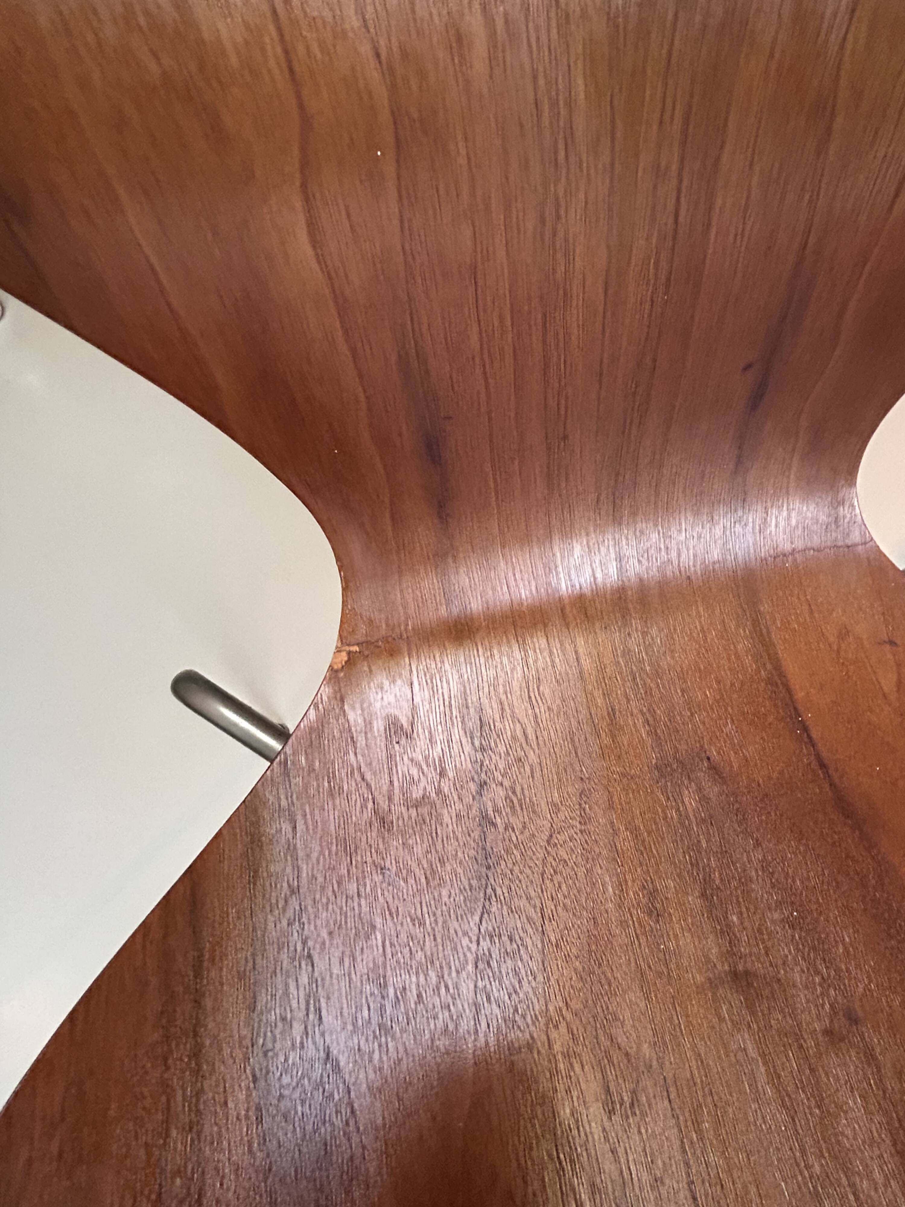 Set of two Franz Hensen series 7 (3107) Arne Jacobsen vintage chairs.