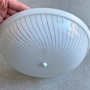 Plafonnier vintage de l’ère spatiale, abat-jour rayé en plastique