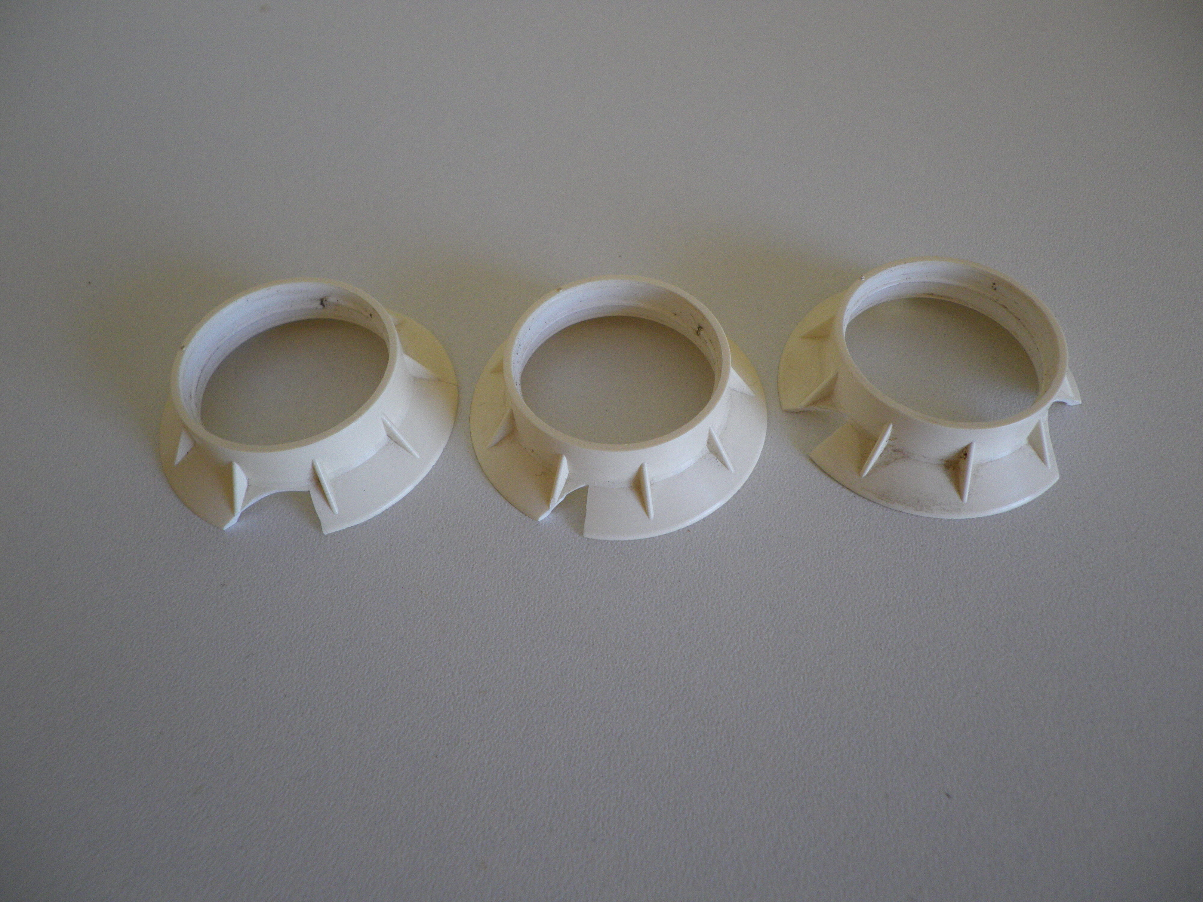 Lasuffed white metal suspension - 3 pink lampshades