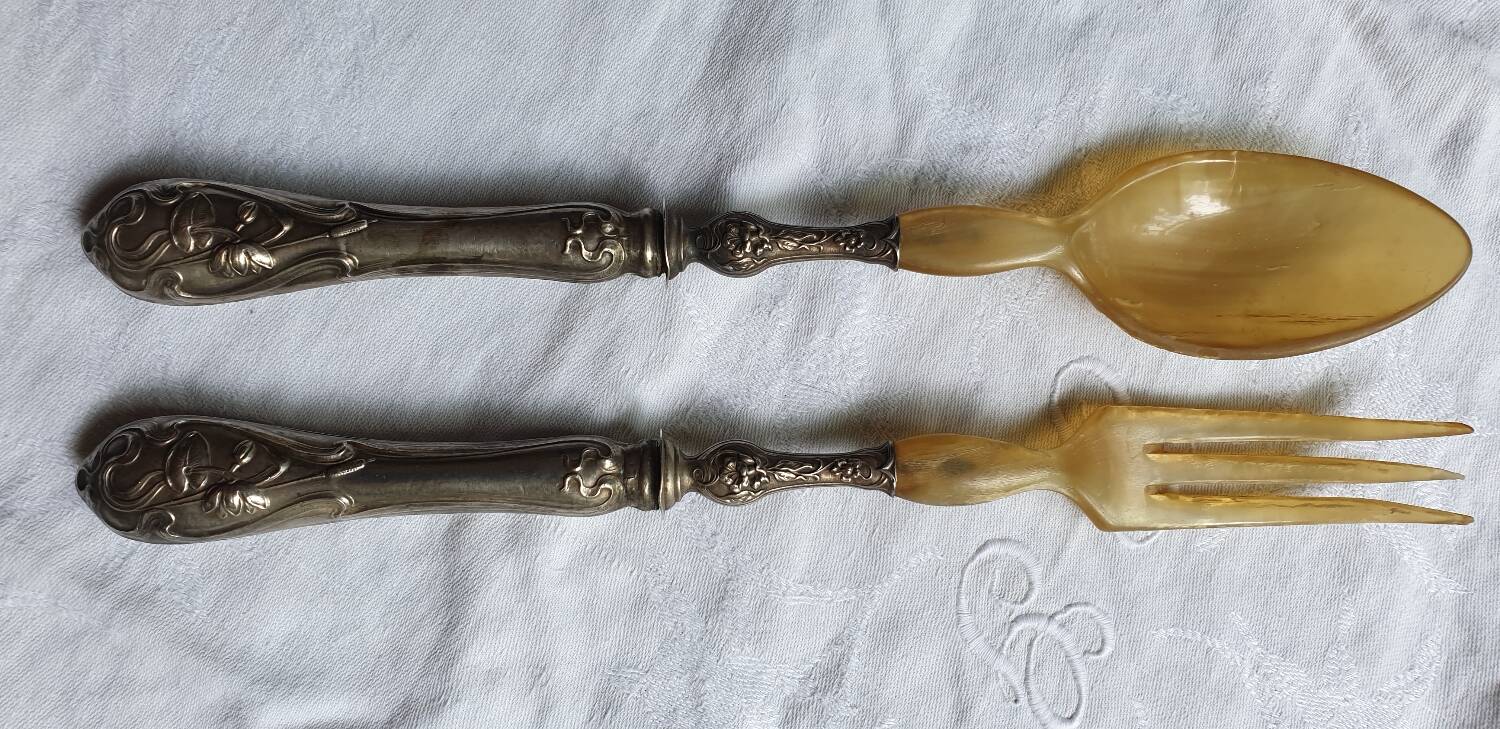 Art Nouveau salad servers in horn and silver metal