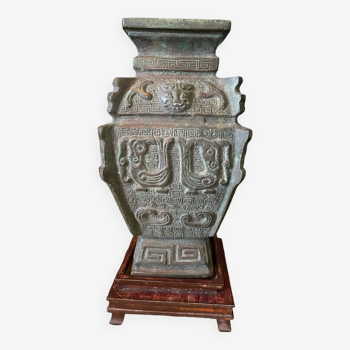 Hu ritual vase China Bronze Baluster Shape