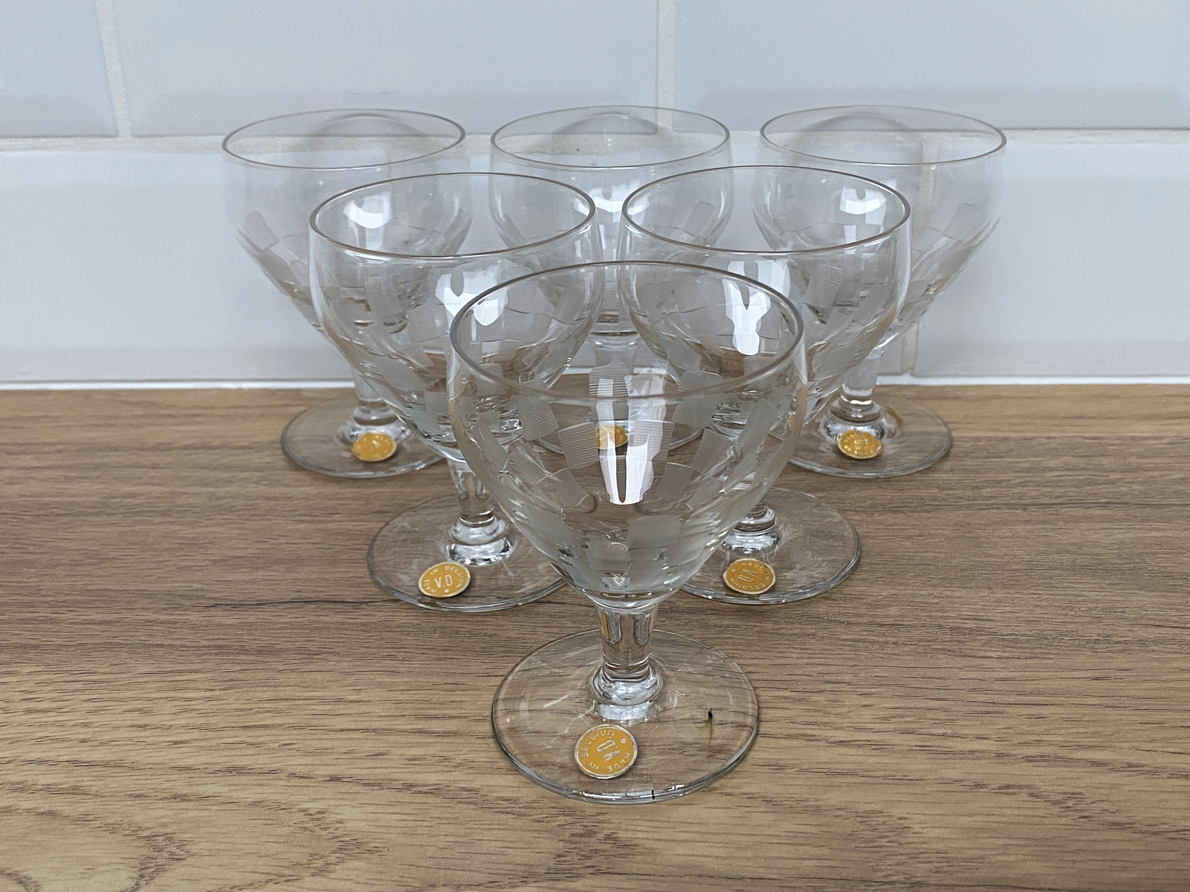 Set of 6 engraved wine glasses