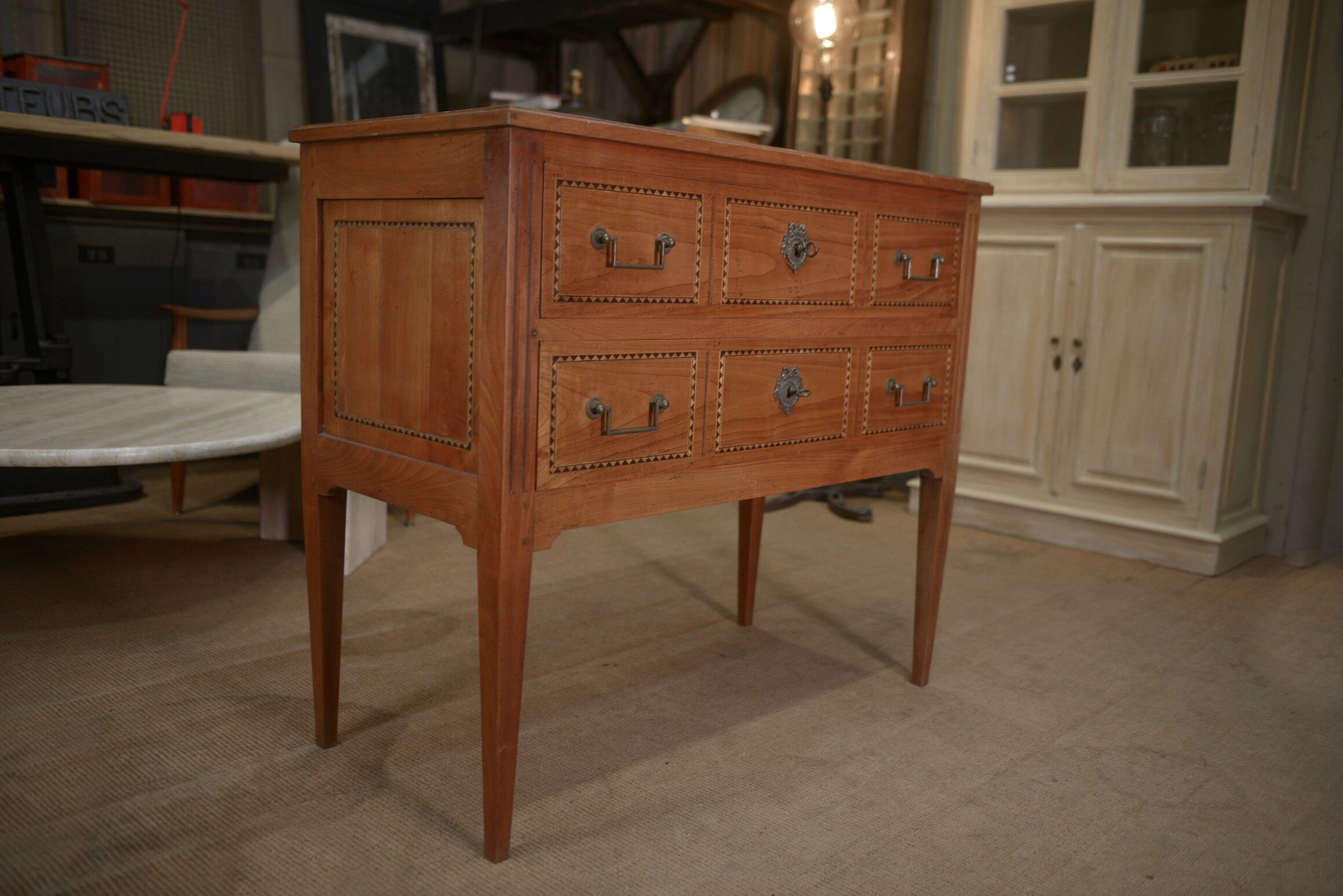 Commode de style Louis XVl en merisier 2 tiroirs estampillée Lechevalier. P.