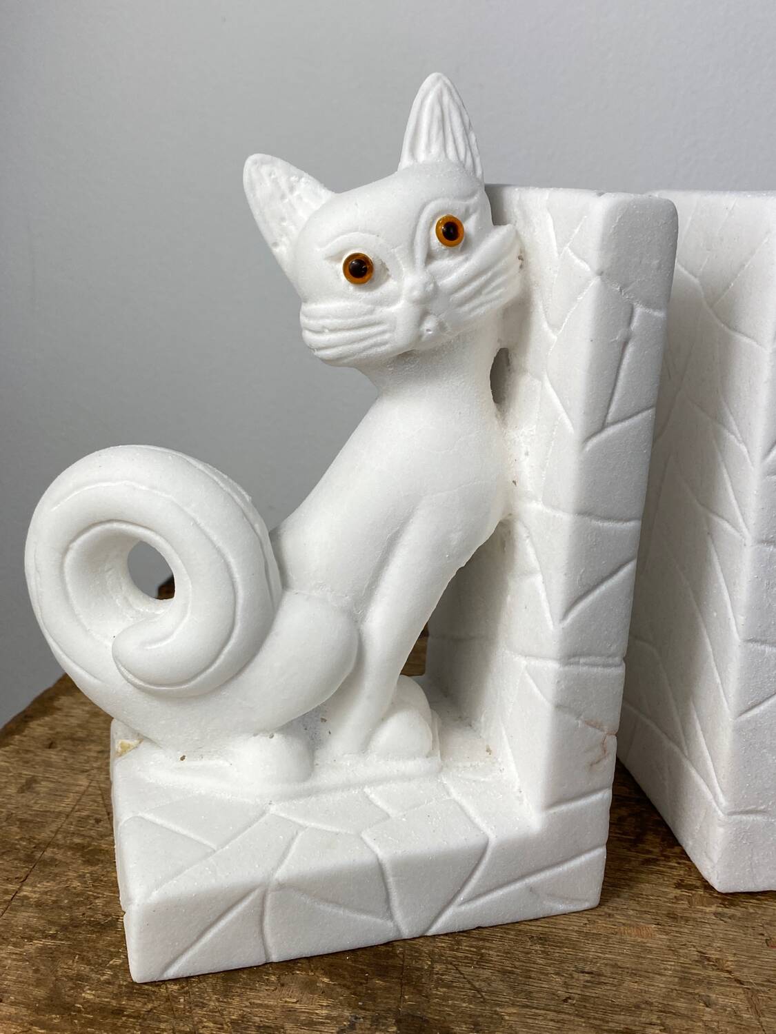 Paire de serre-livres chat en pierre vintage