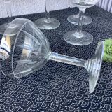 9 coupes à champagne en cristal art déco, gravé à l'acide