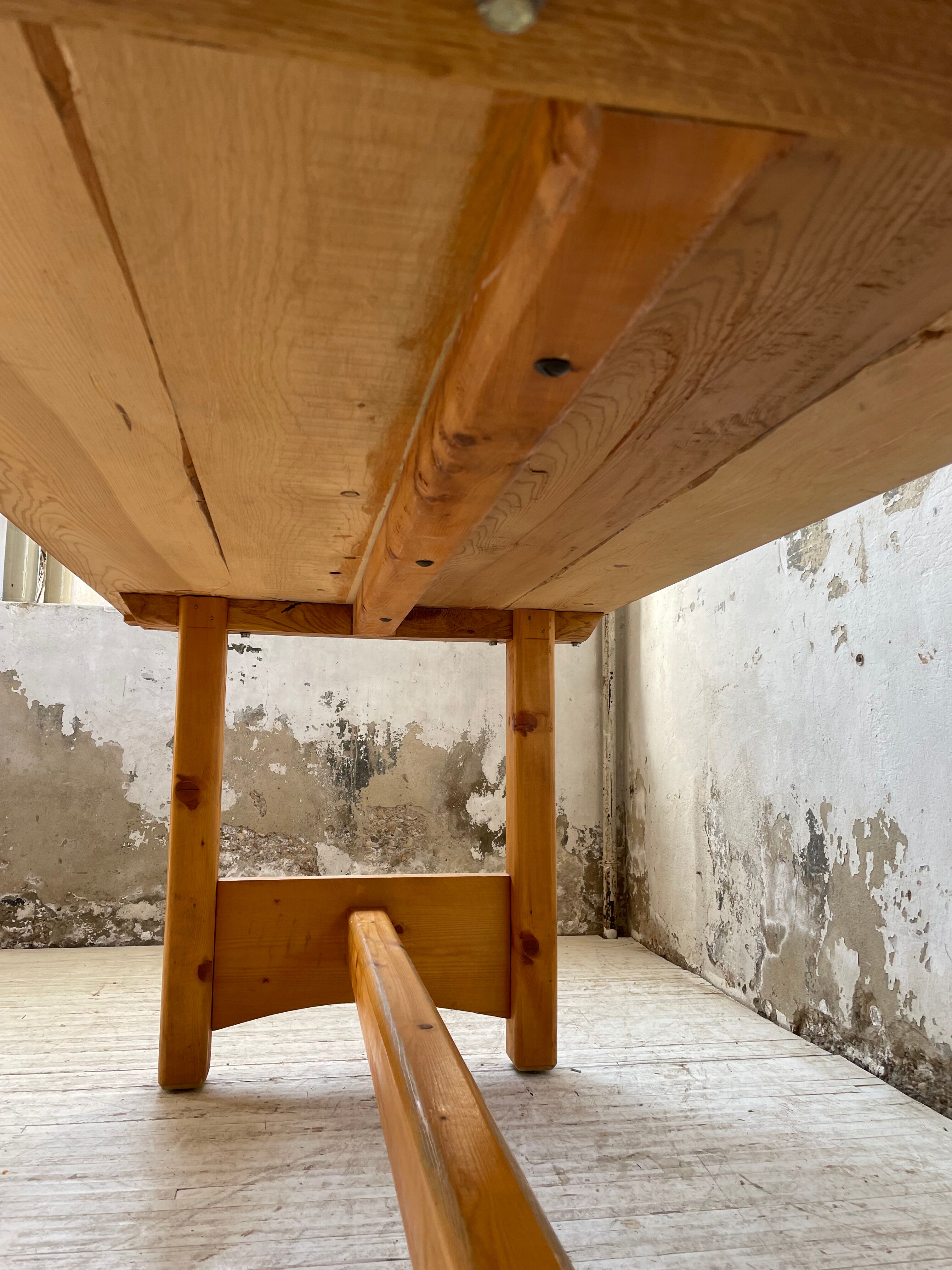 Mountain furniture table in pine 2m