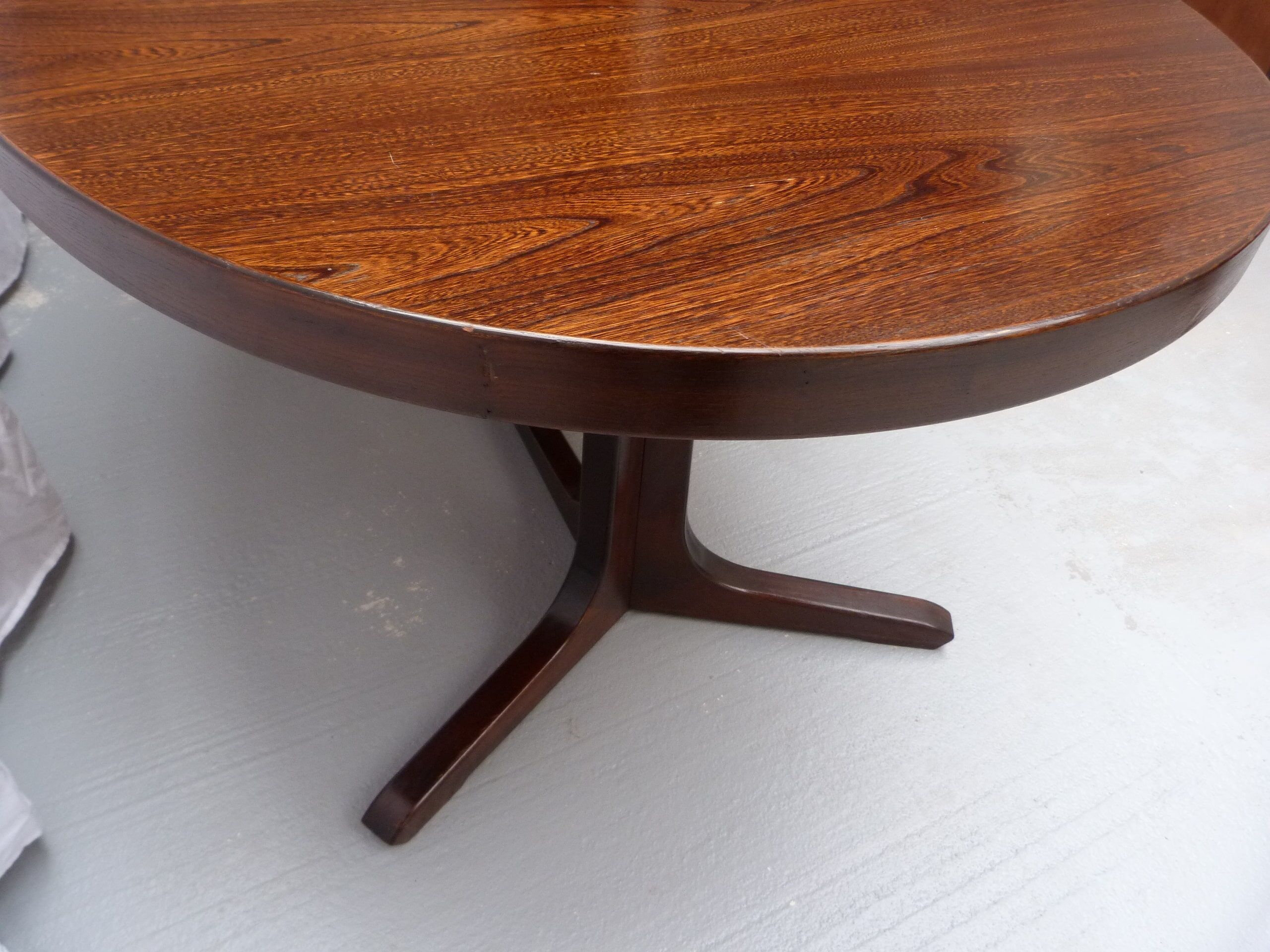 Baumann Oval Table