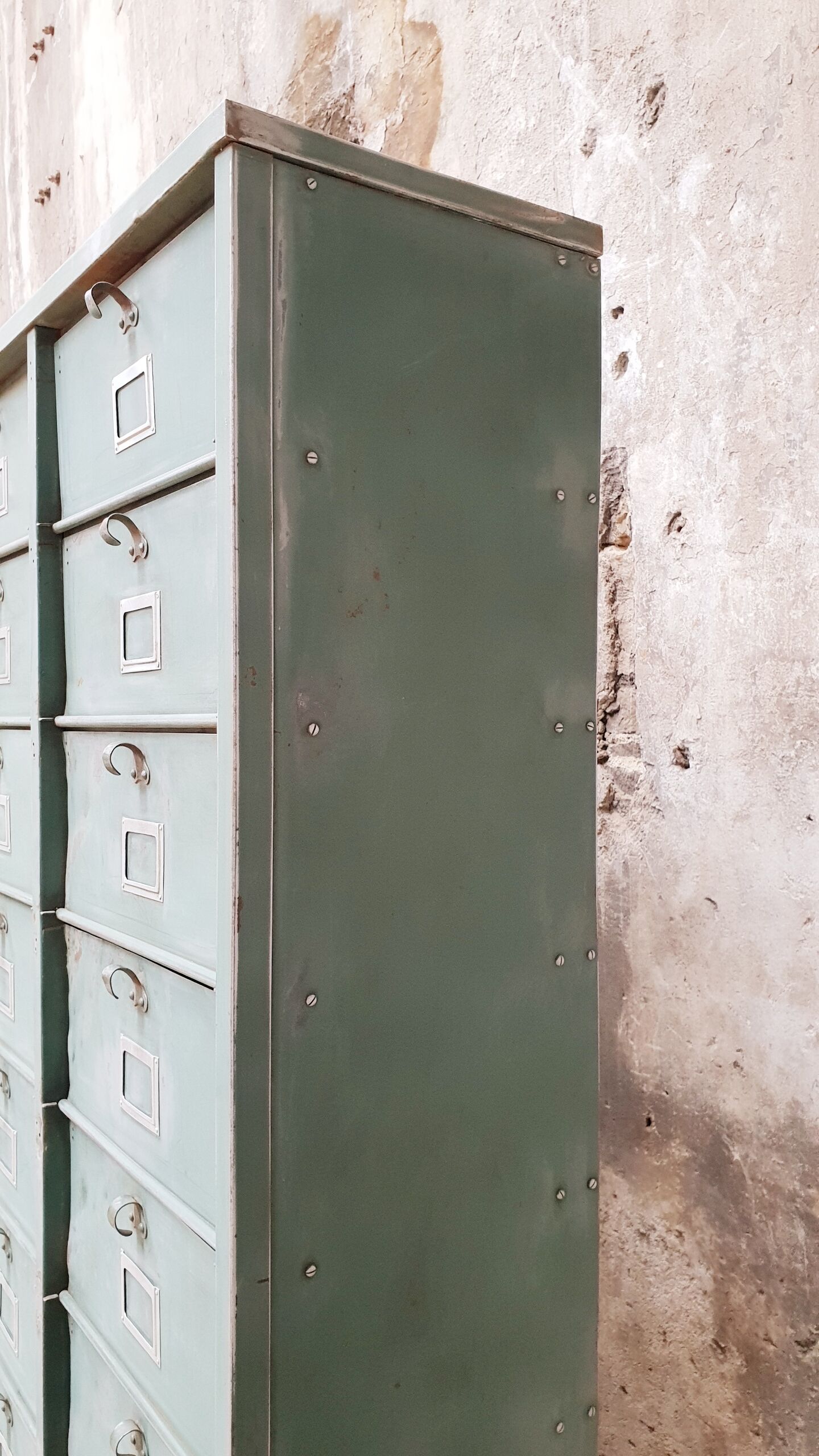 Strafor valve cabinet