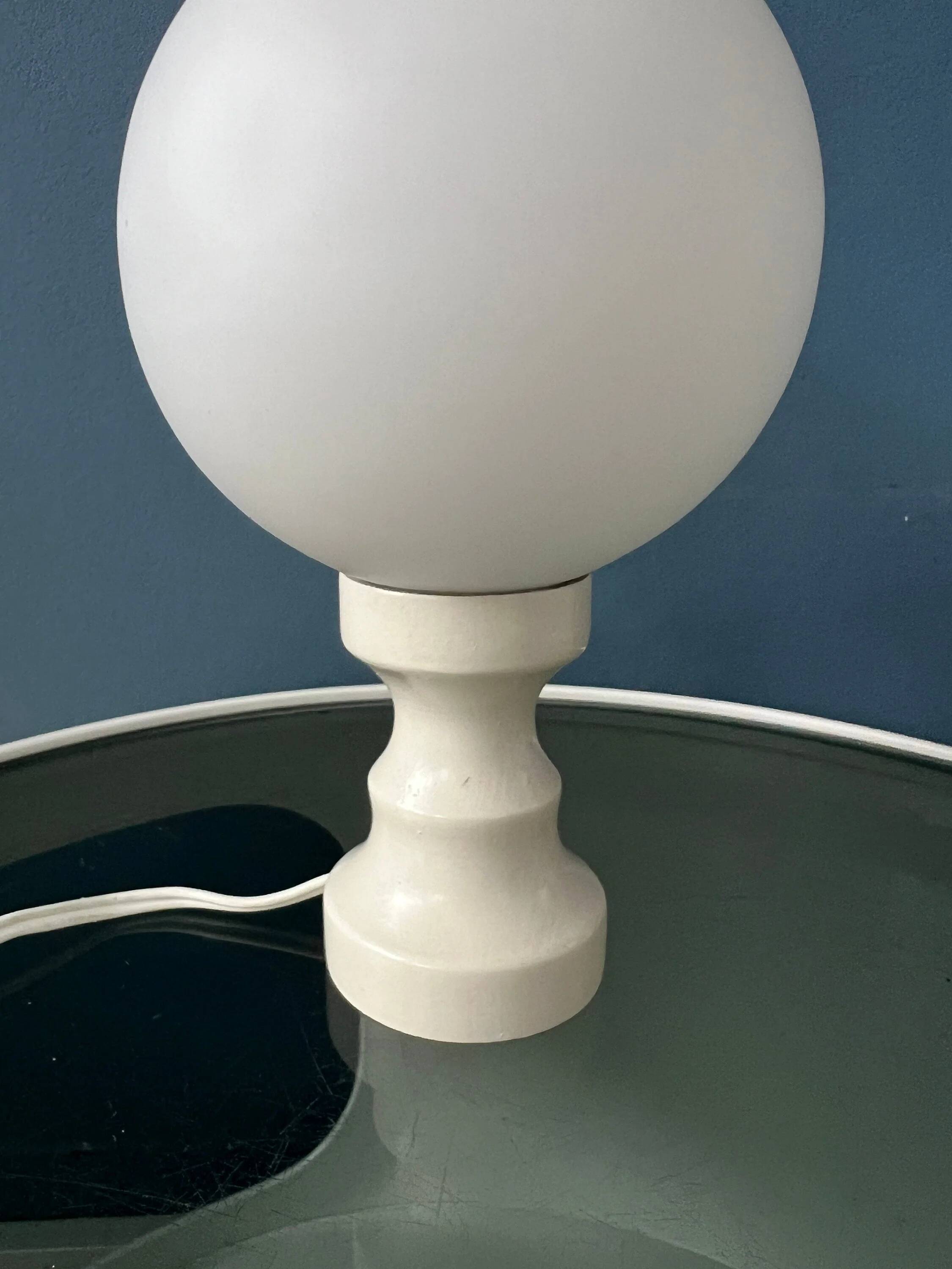 Lampe de table Space Age blanche en verre opalin