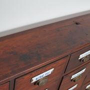 Grand Cabinet d'Apothicaire Antique en Pitch Pine, Belgique, avec Boucliers en Émail, 1900s