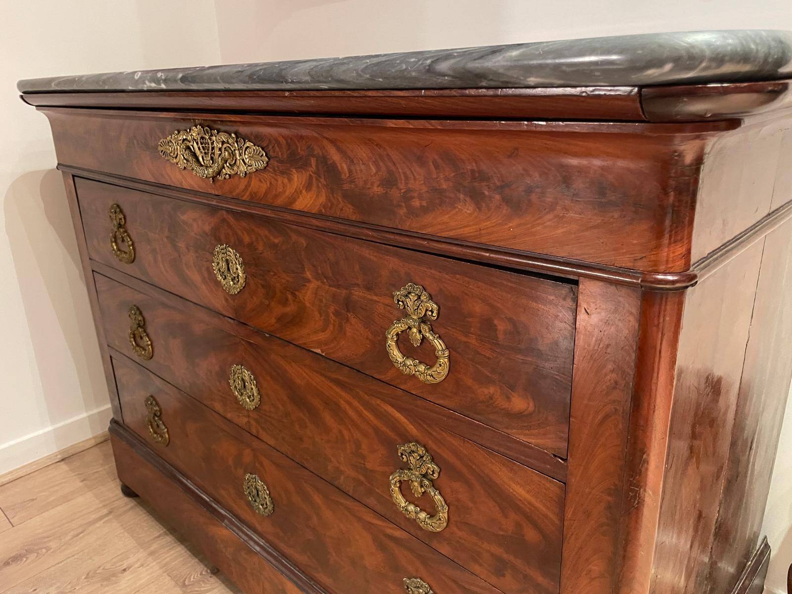 Antique Louis-Philippe commode in walnut burl with marble top.