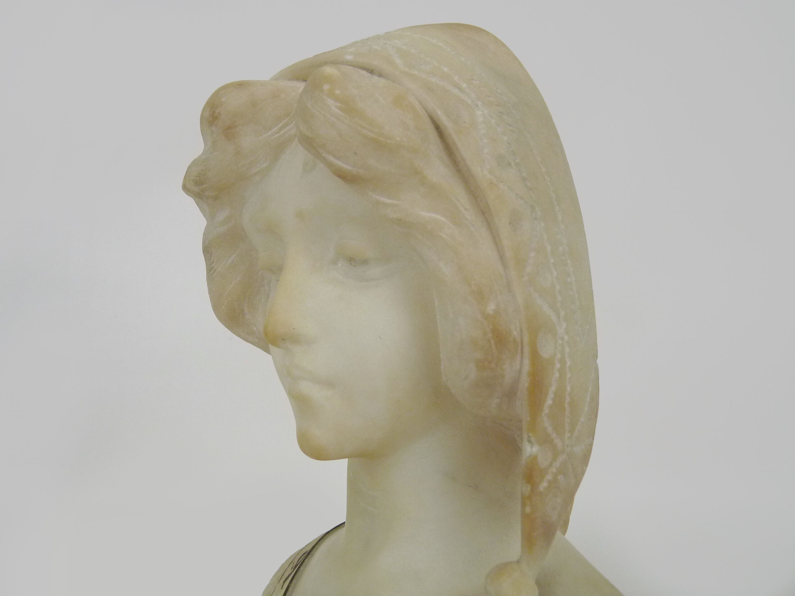 Sculpture Adolfo Cipriani (1880-1930) bust woman alabaster marble