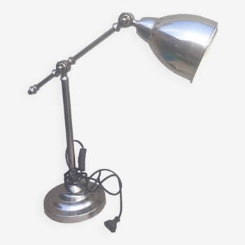 Lampe en métal