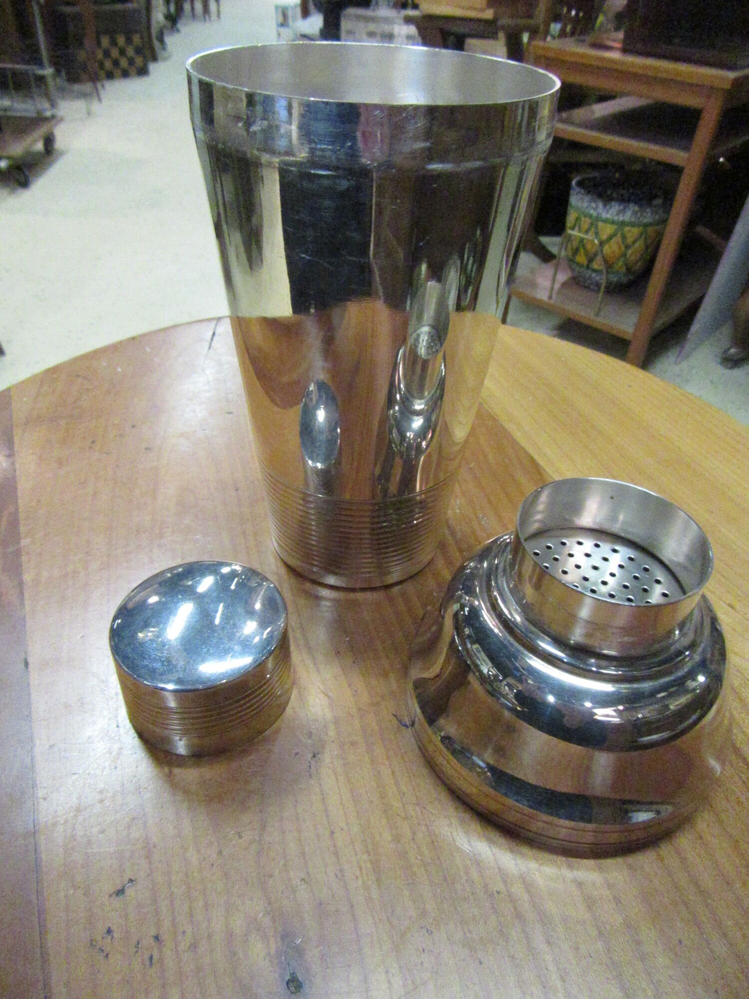 Shaker sur plateau avec 6 gobelets métal argenté vintage