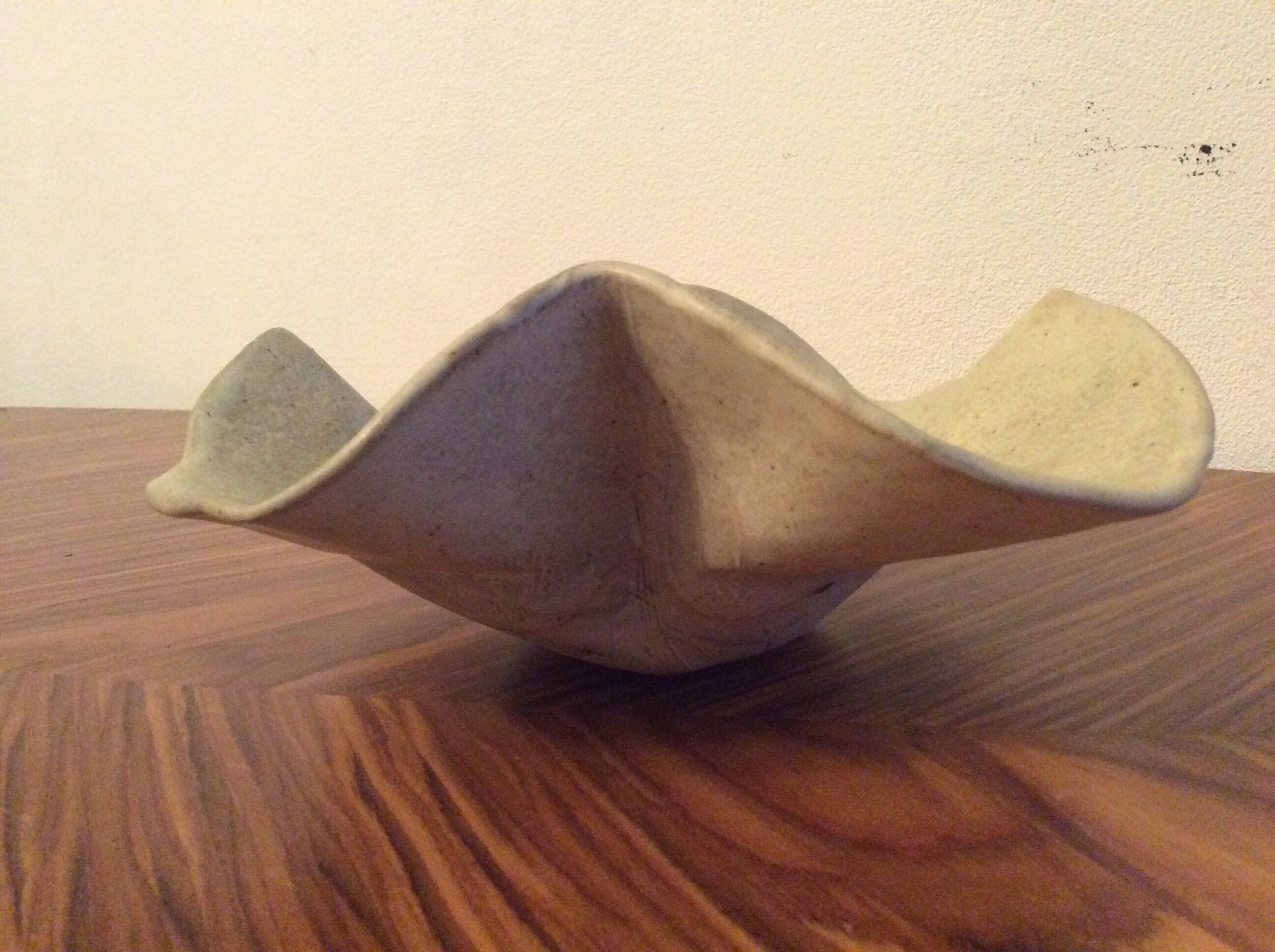 Pretty empty pocket vintage ceramic handkerchief style