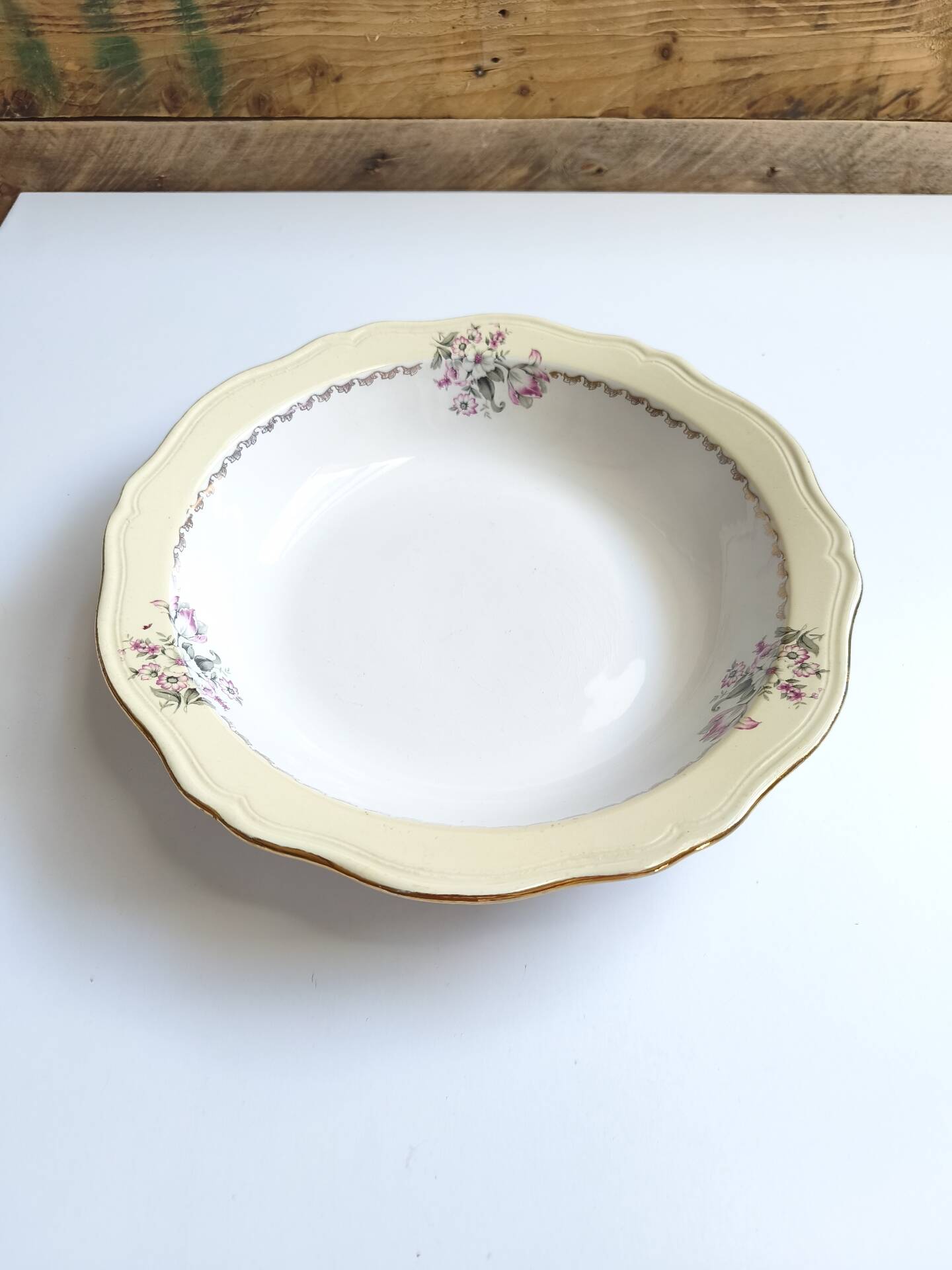 Vintage shallow dish L'Amandinoise model Paola white cream flowers