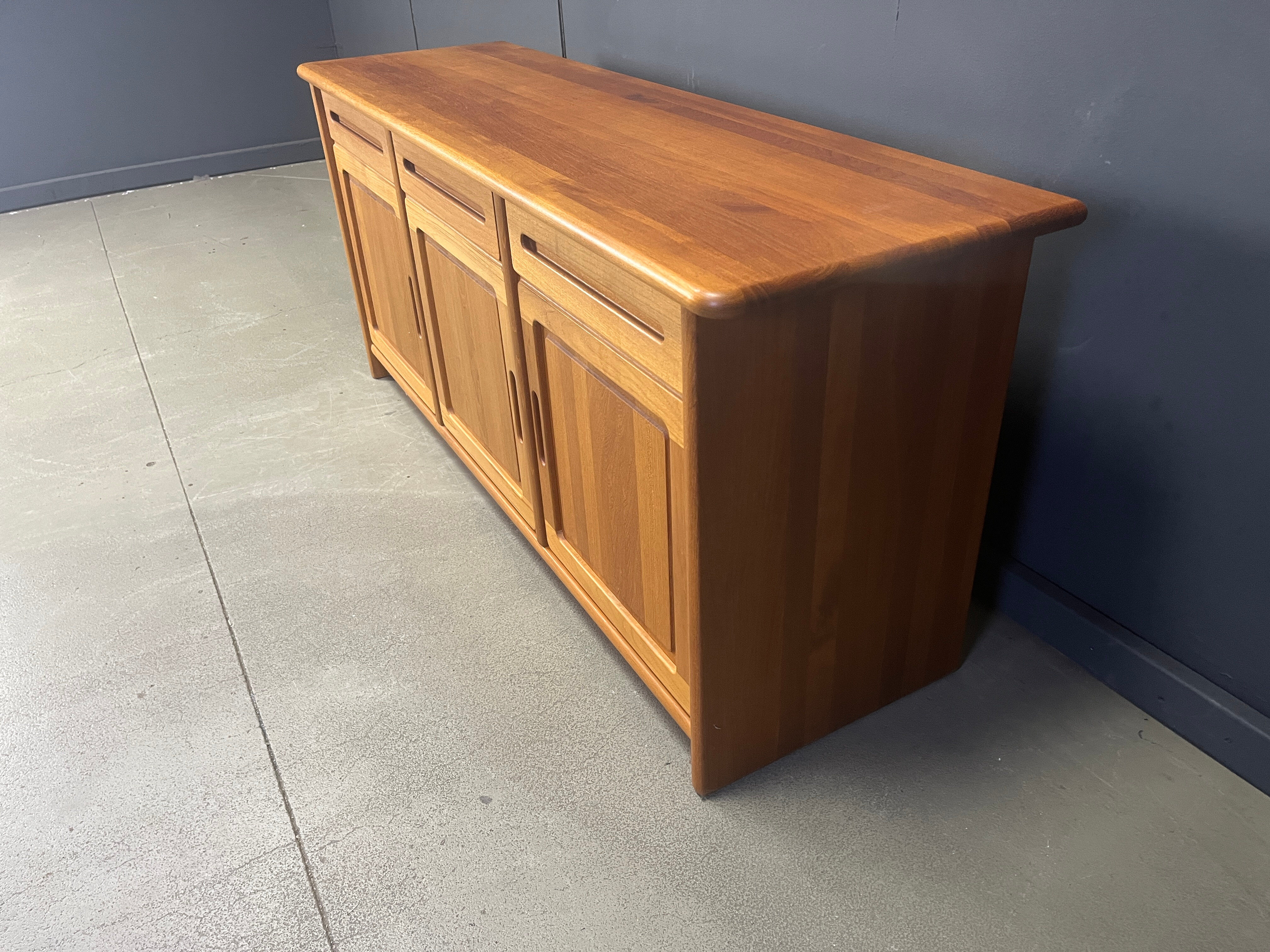 Enfilade scandinave des années 1960 par Dyrlund.