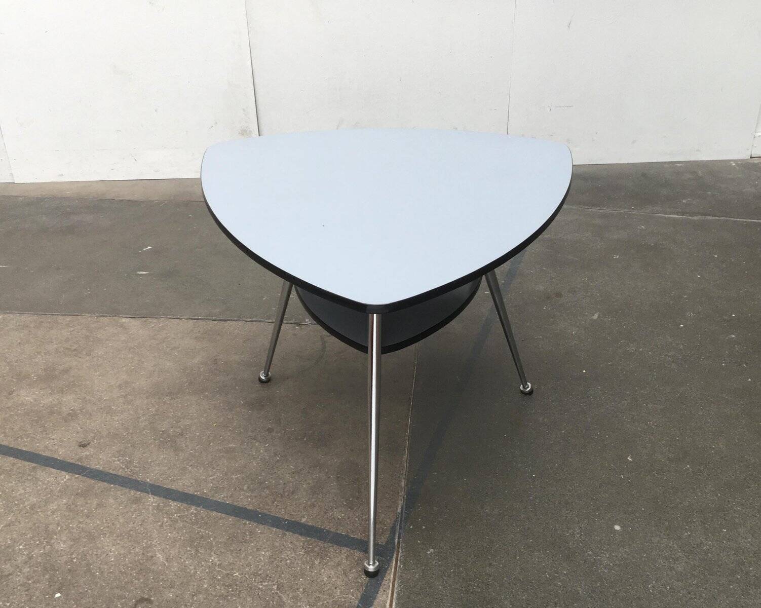 Table basse trépied allemande mi-siècle de Mauser Werke Waldeck