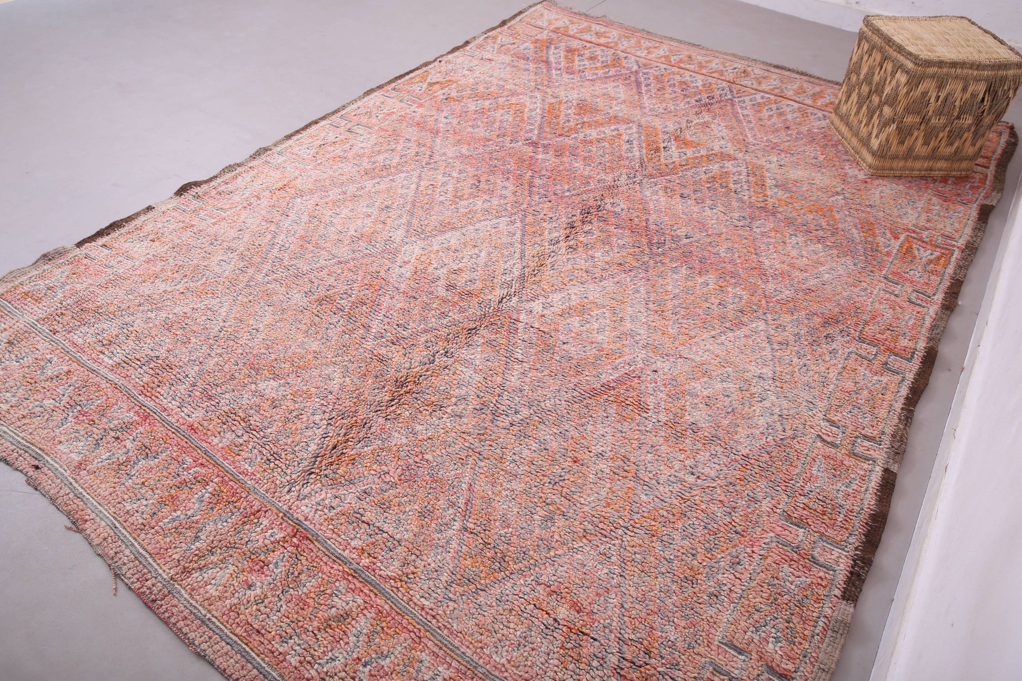 Pink Vintage Moroccan Rug 205 x 303 cm, Berber Wool Rug, Berber Boho Rug