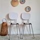 Paire de chaises en formica blanc et rayures