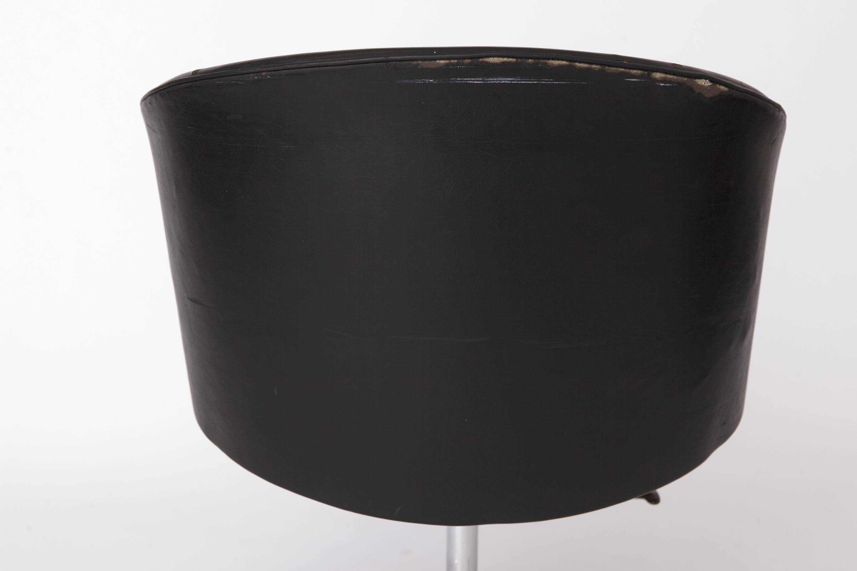 Stylish Swivel Chair by Thonet 1980s Austria