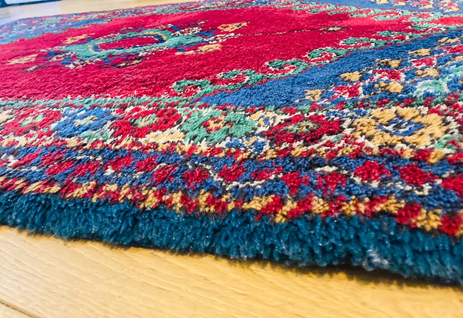 Oriental rug in thick hand-woven wool made in Tunisia mid-20th century