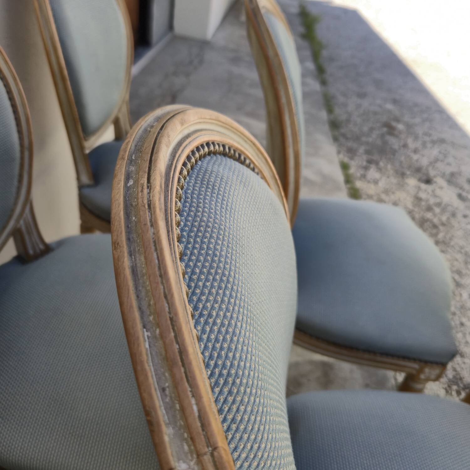 Set of 6 Louis XVI style chairs with antique patinated medallion