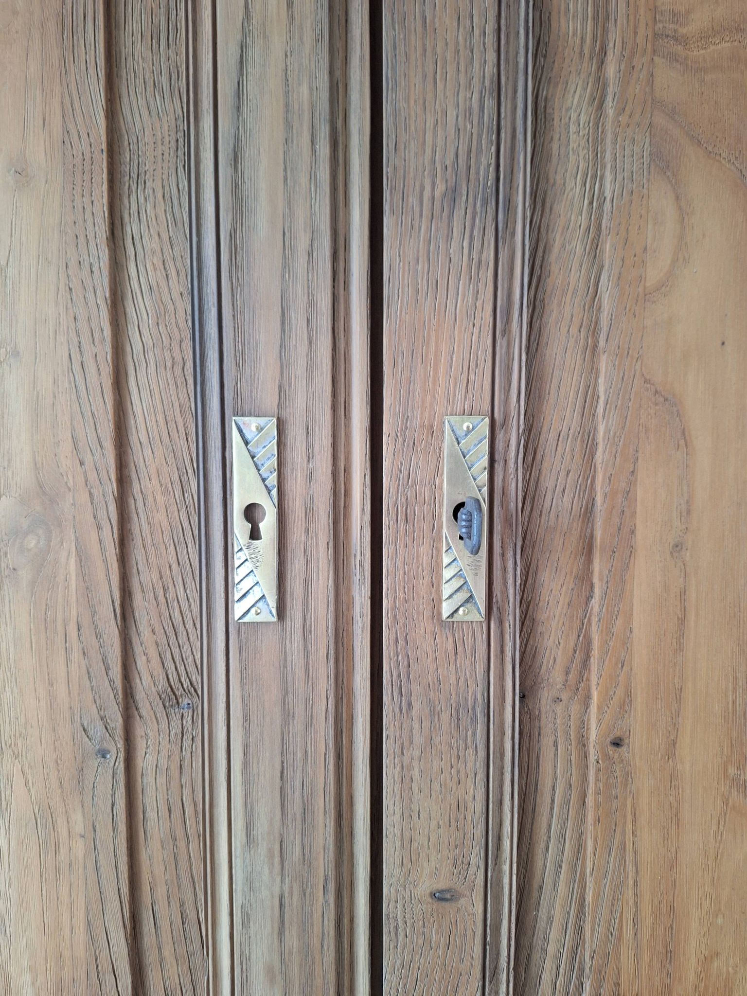 Wardrobe, oak linen cupboard from 1920.