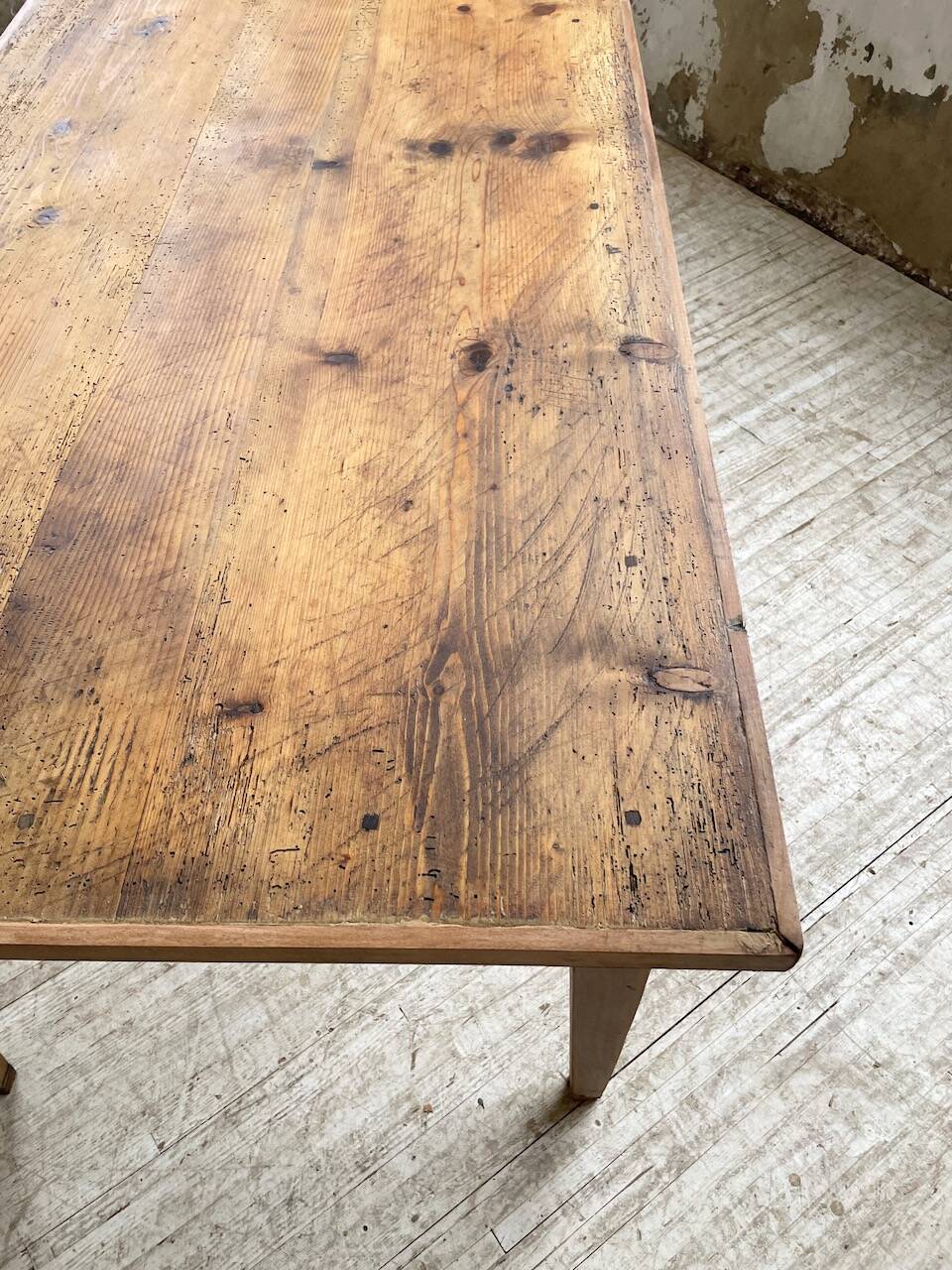 Farmhouse table with spindle legs 2m