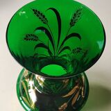 Glassware vase from Monaco/Monte Carlo, stamped with the Crown emblem. In emerald green blown glass, gold ears of wheat patterns. Size 25 x 15 cm