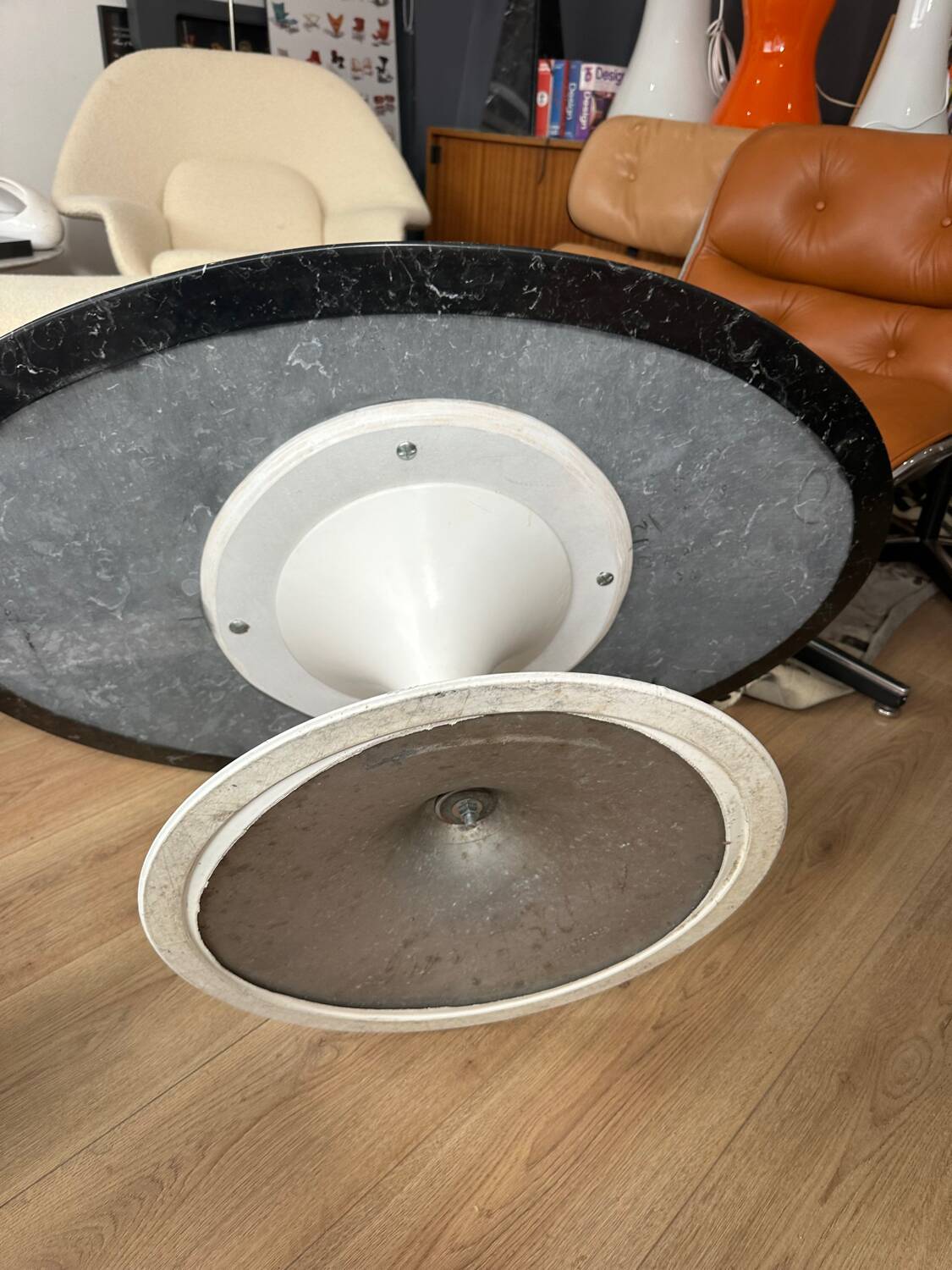 Table basse ovale Eero Saarinen pour Knoll