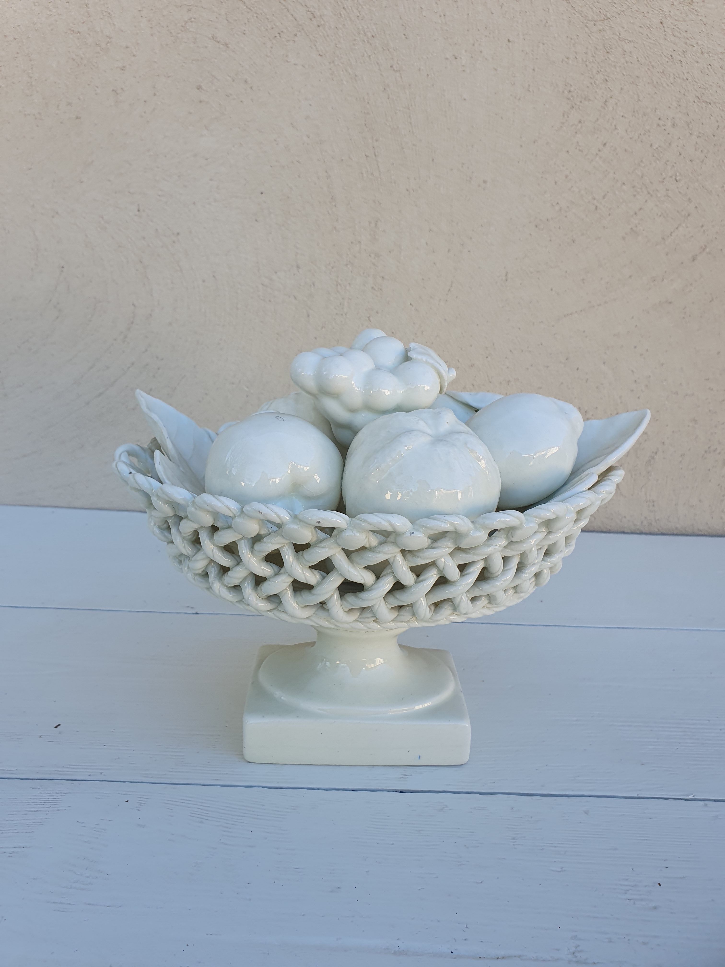 Trompe l'oeil fruit cup