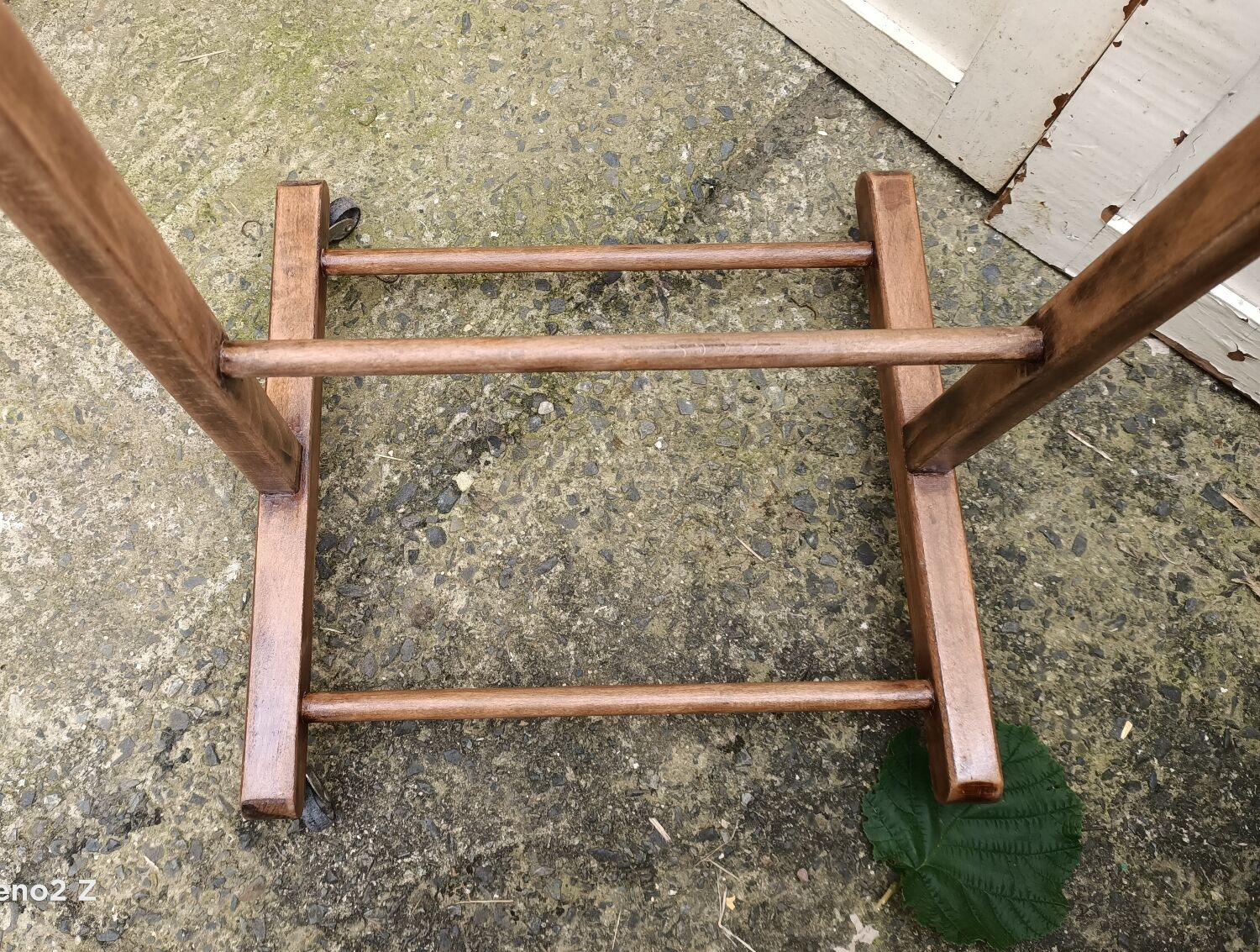 Valet en bois patiné
