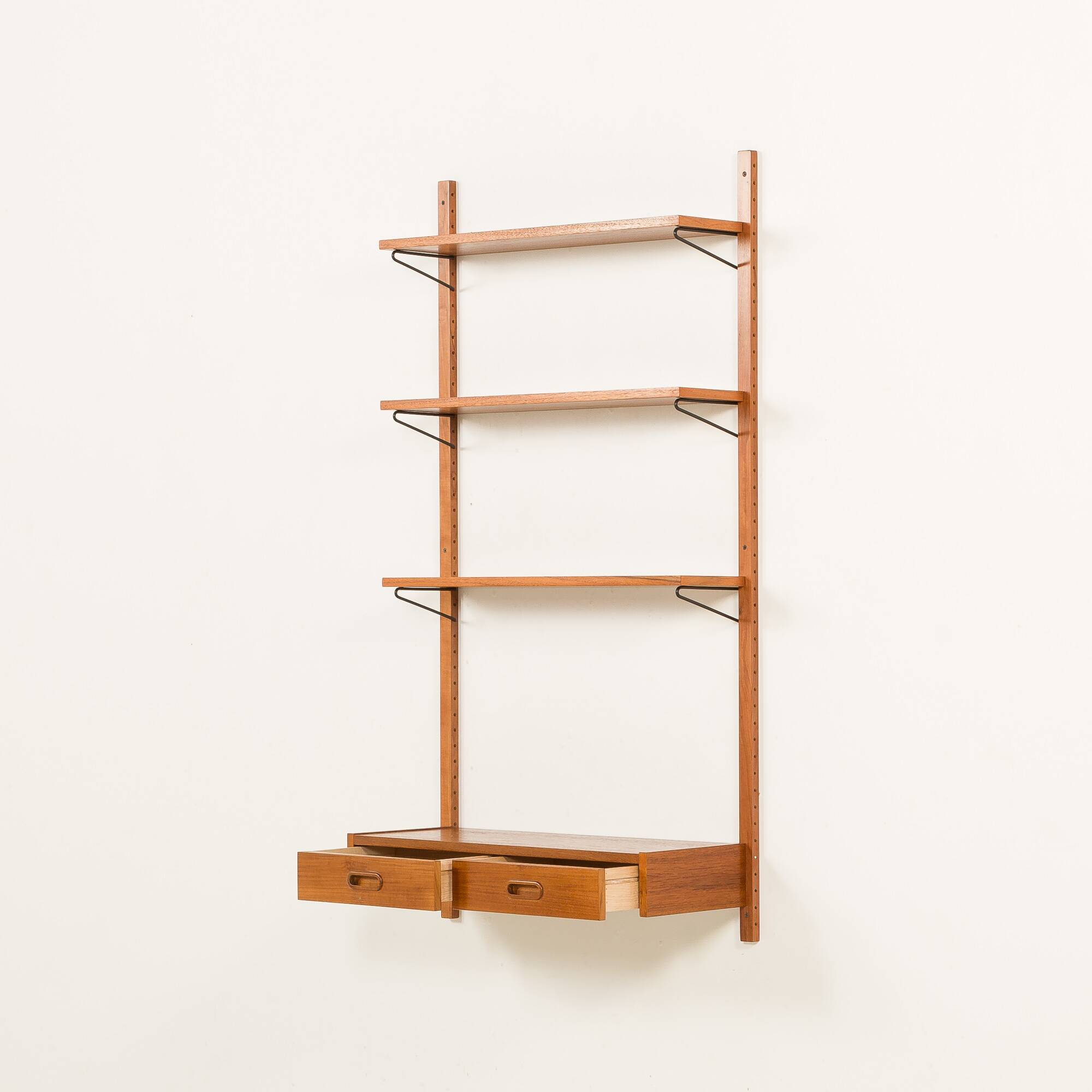 Étagère en teck scandinave des années 1970 avec un console.
