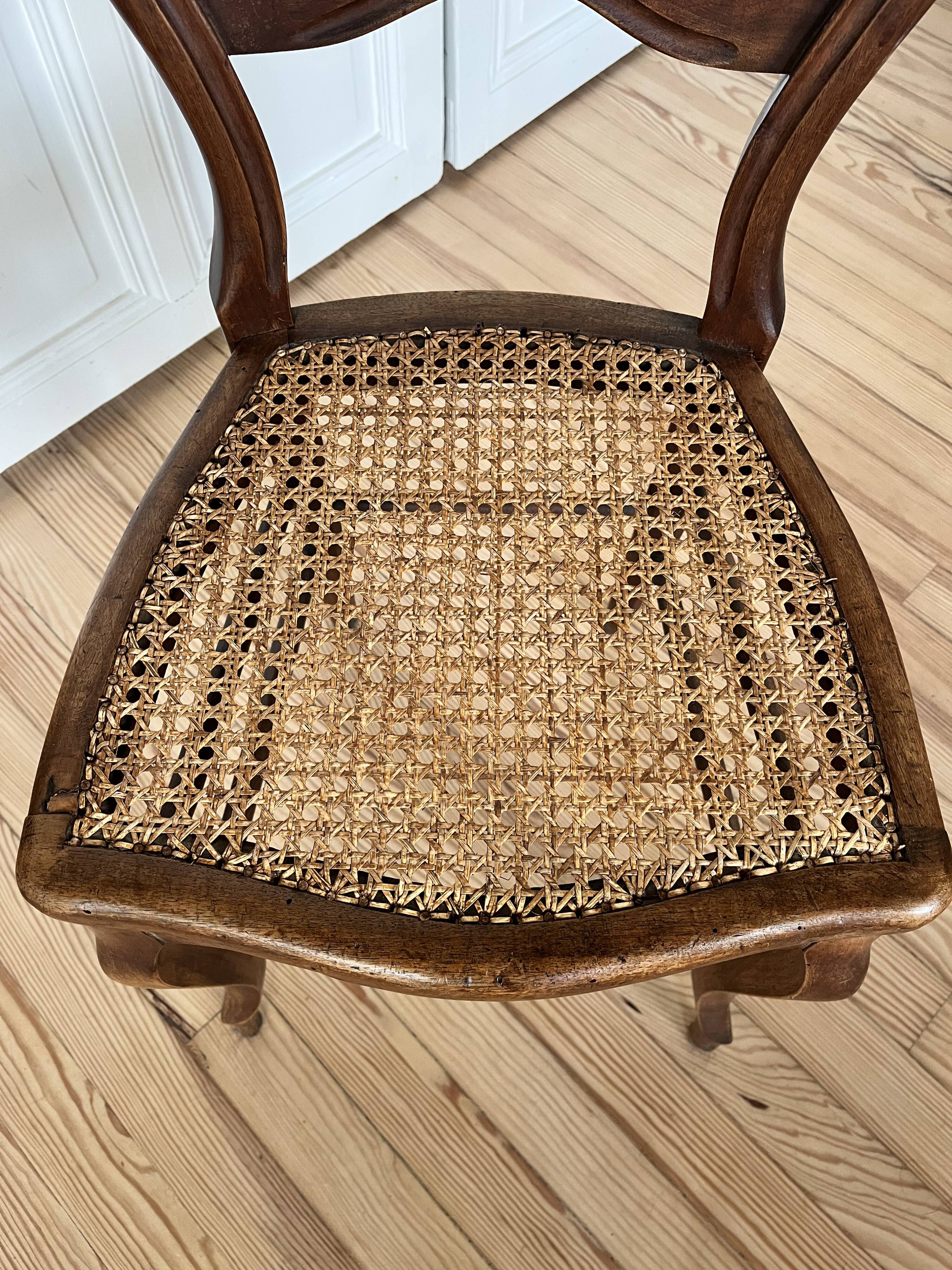 Chaises style Louis XV en bois et cannage