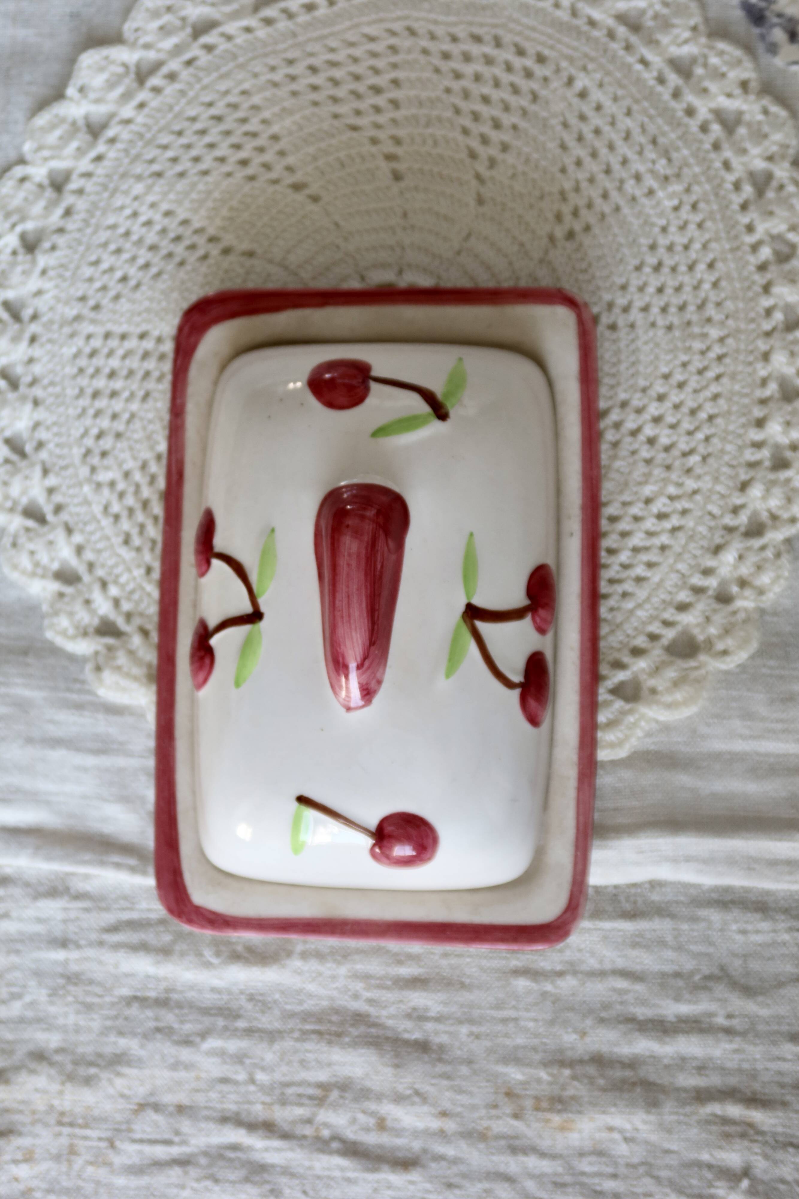 Vintage butter dish in slip and earthenware - Cherry pattern