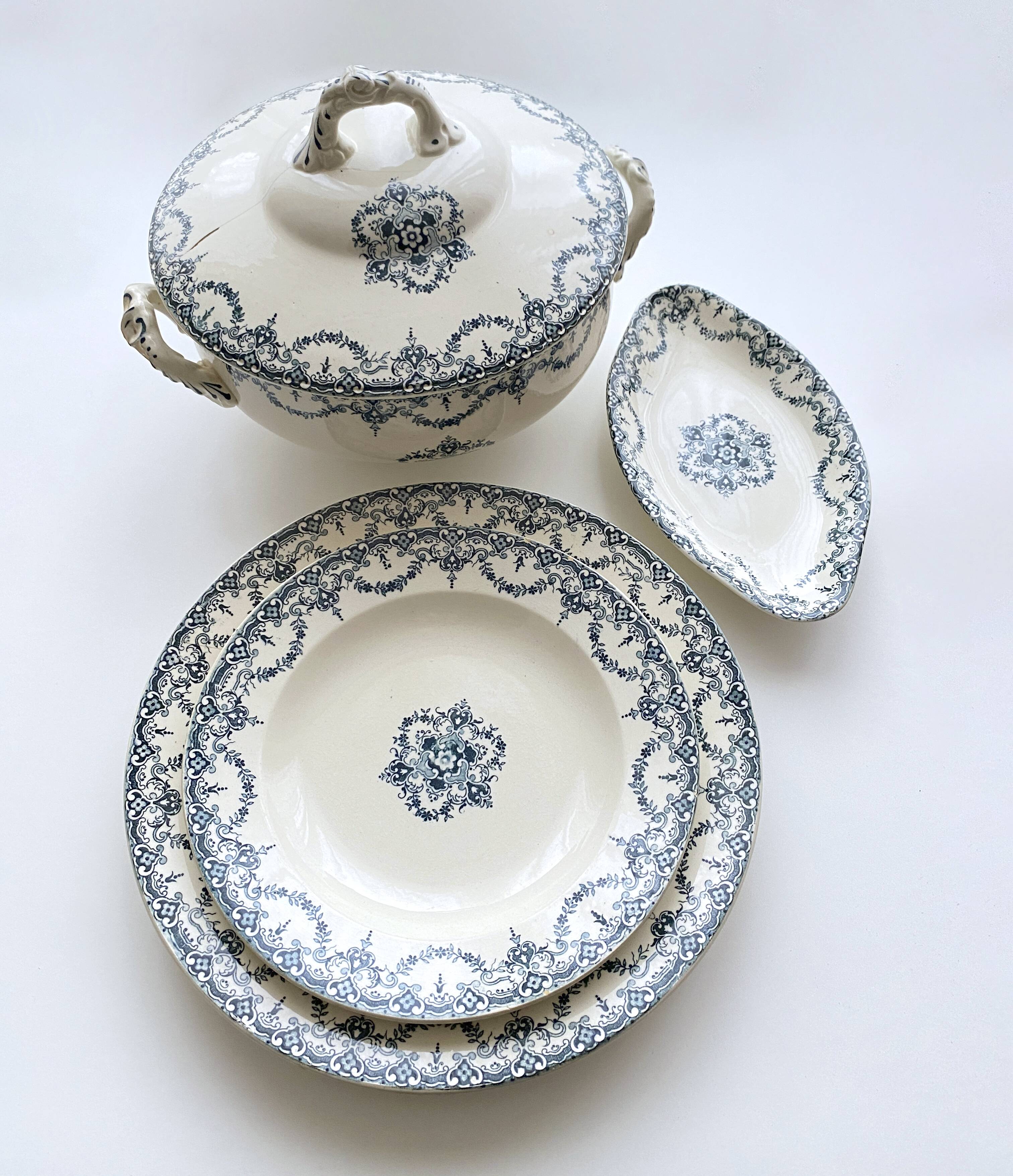 Lot of Plate, Platter, Ramier and Soup Tureen, Iron Earth, "Excelsior" service, E. Bourgeois, late 19th century