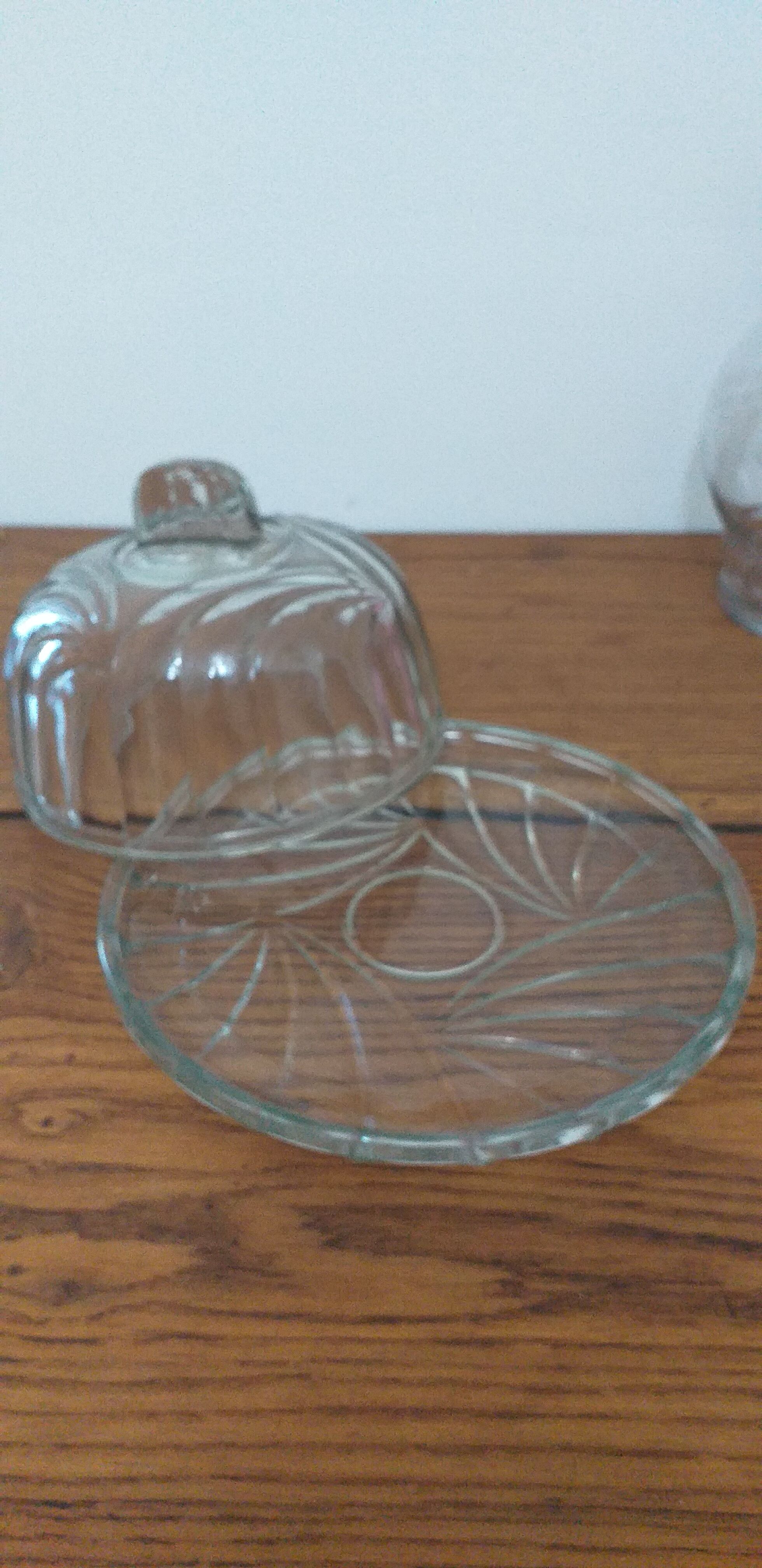 Cheese or dessert glass tray with bell