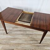 Extendable table in laminate