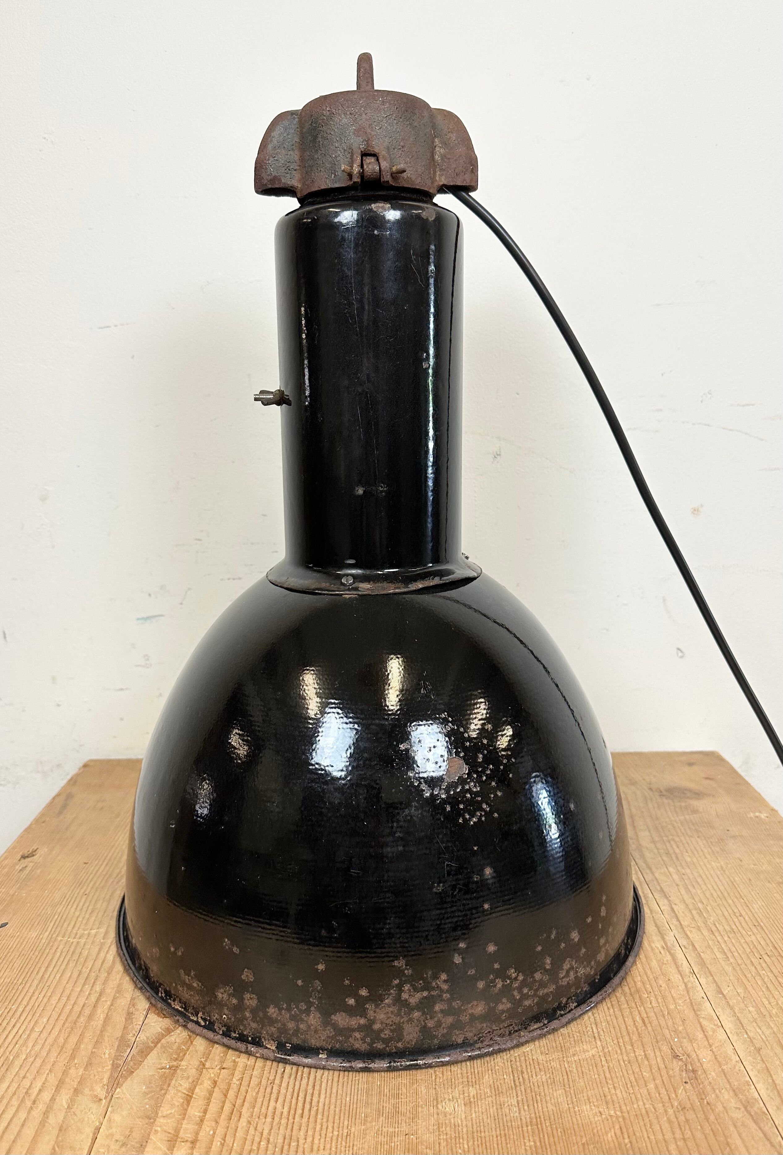 Rusty Industrial Bauhaus Black Enamel Pendant Lamp, 1930s