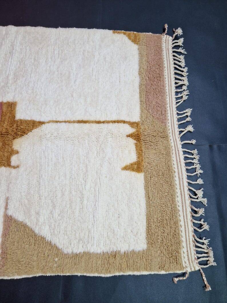 Authentic handmade Berber rug, size 140/260 cm.