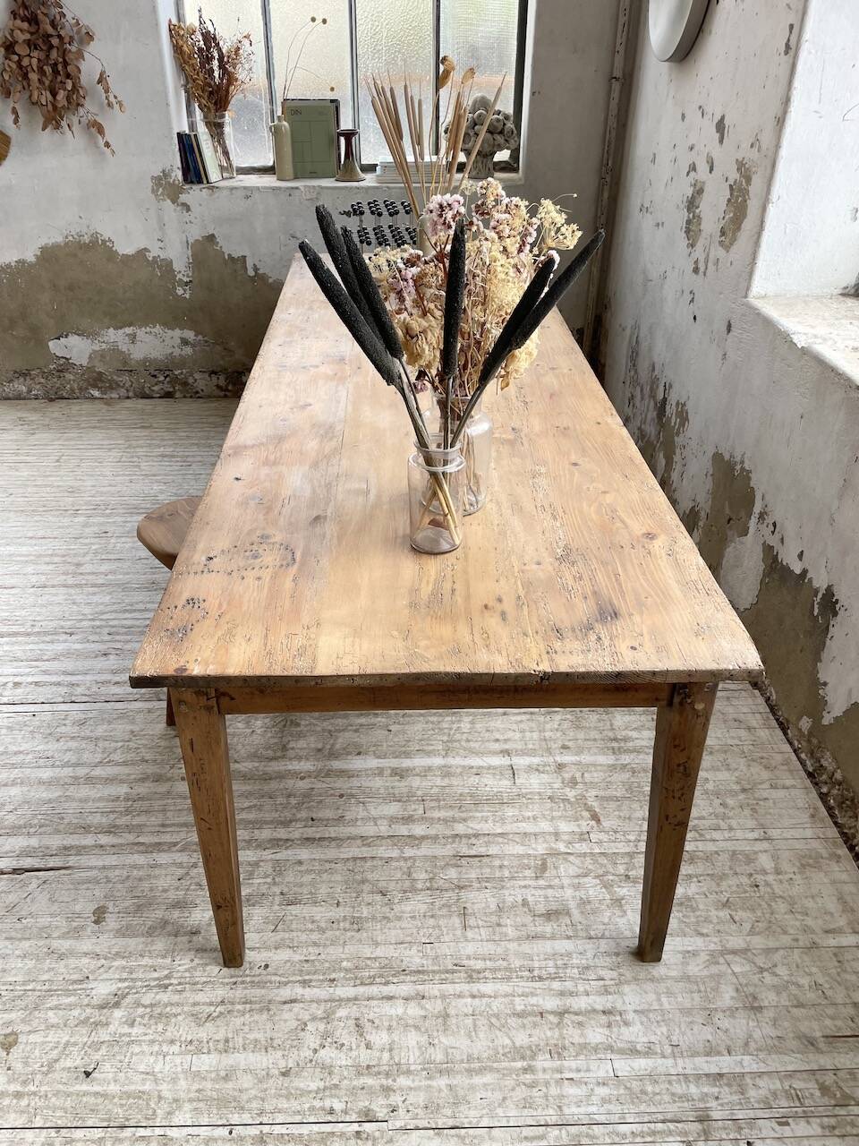 Farmhouse table with spindle legs in oak and pine, 2.5m