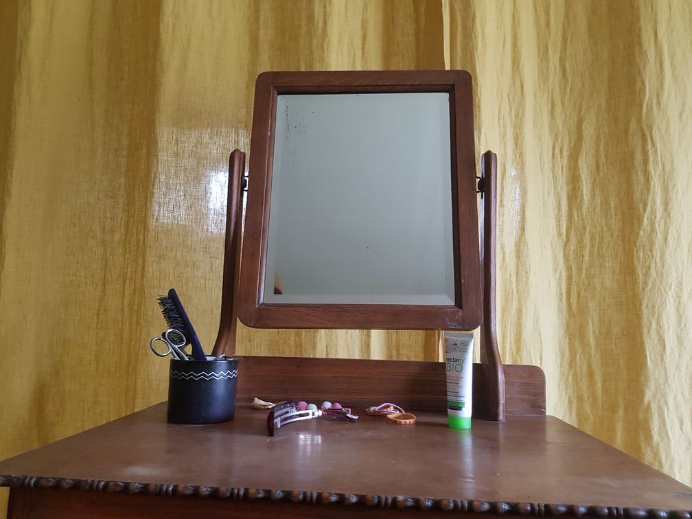 Victorian-era hairdresser