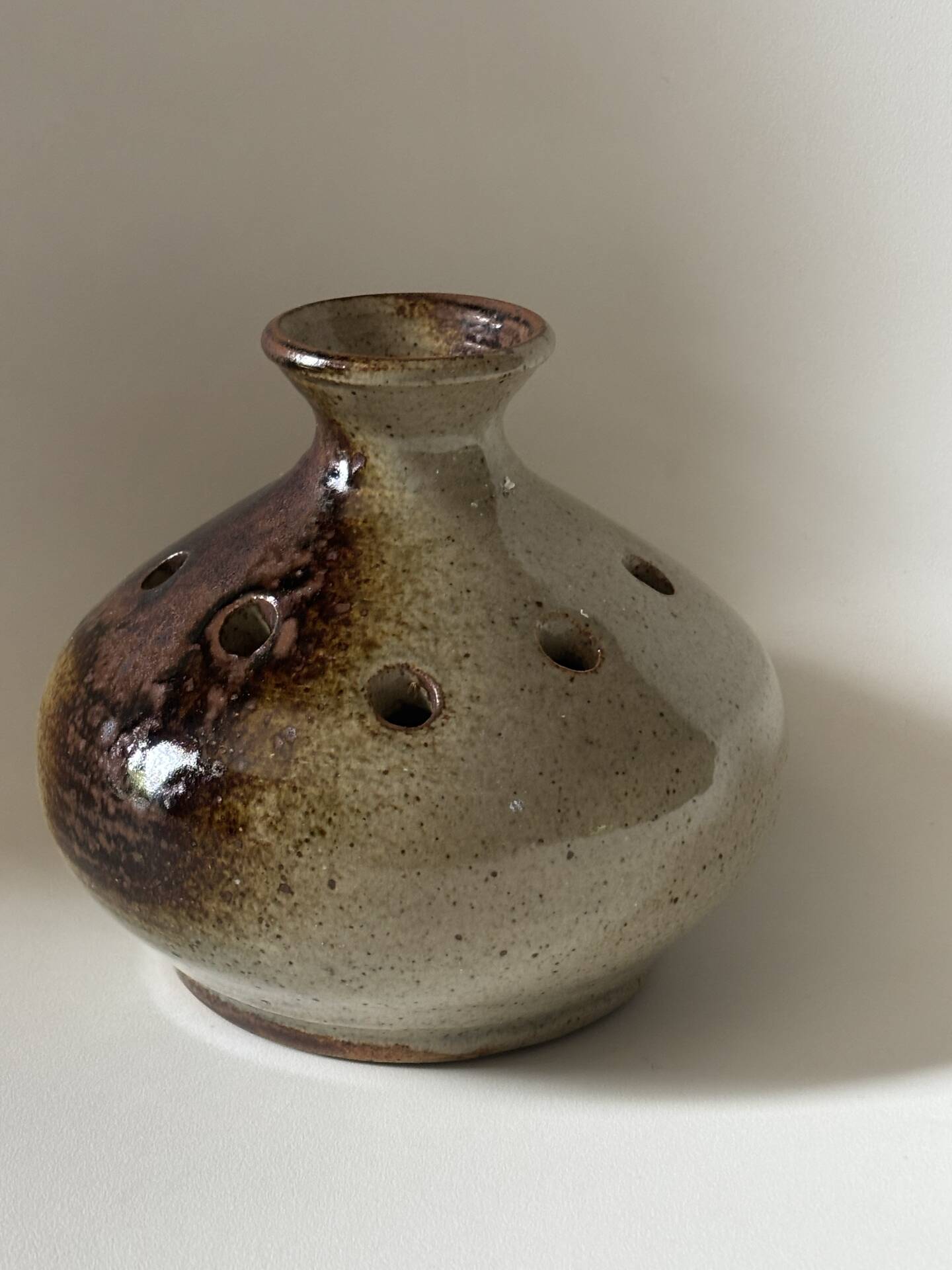 Stoneware flower vase