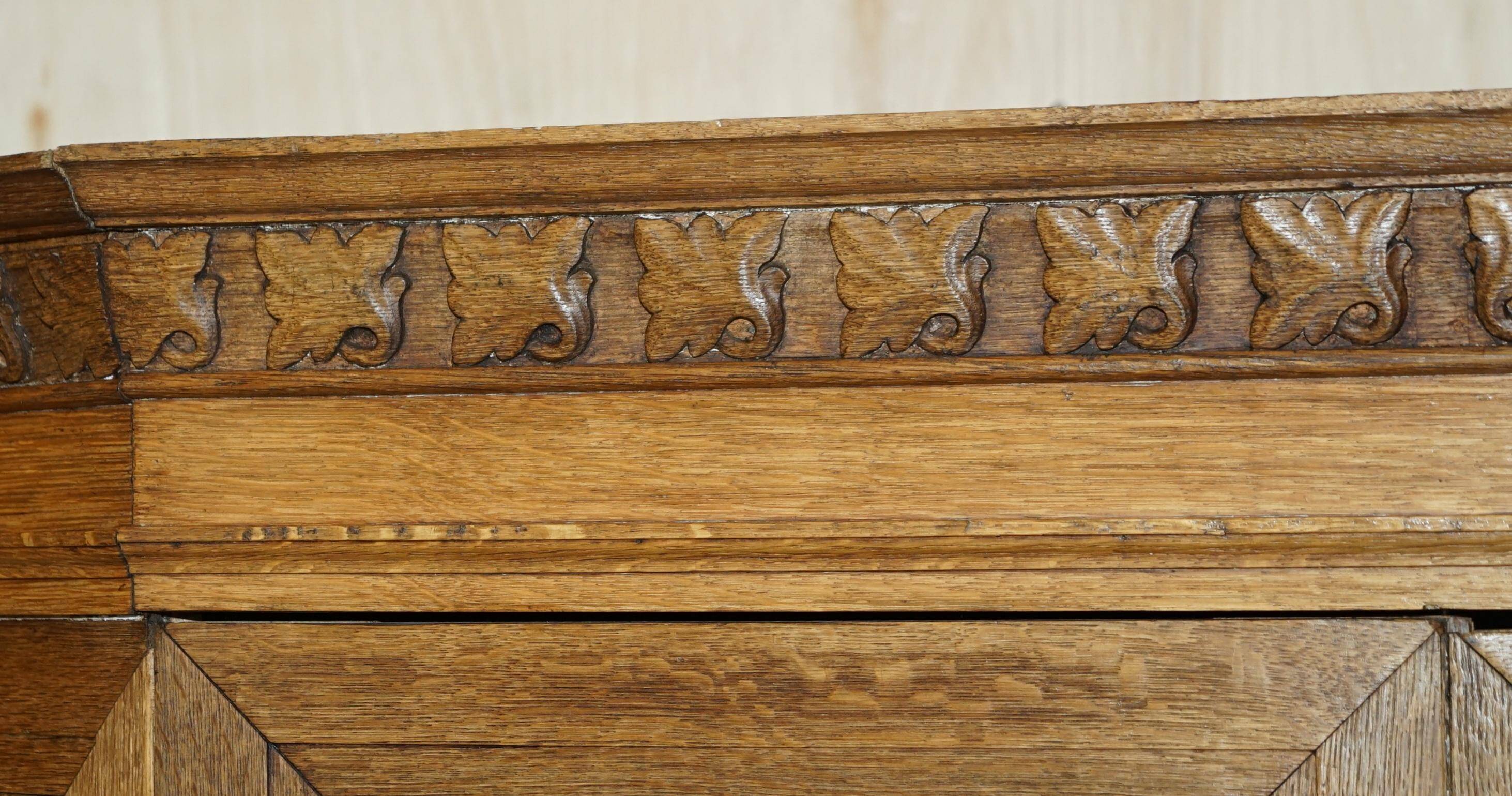 Armoire Victorien en Pin circa 1880