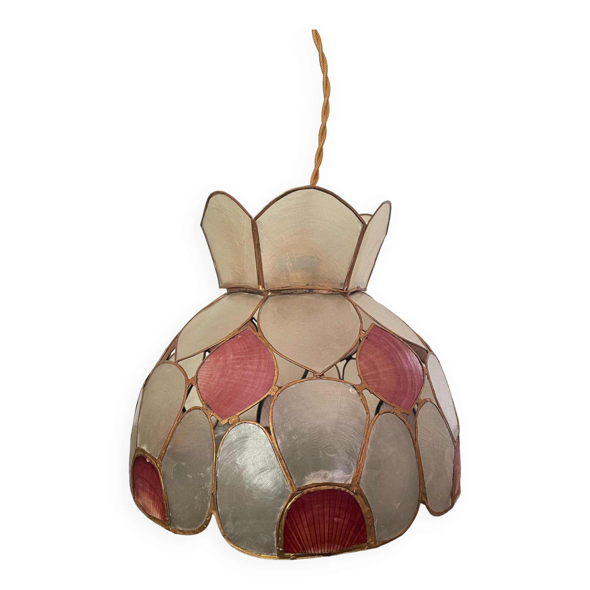 Mother-of-pearl suspension