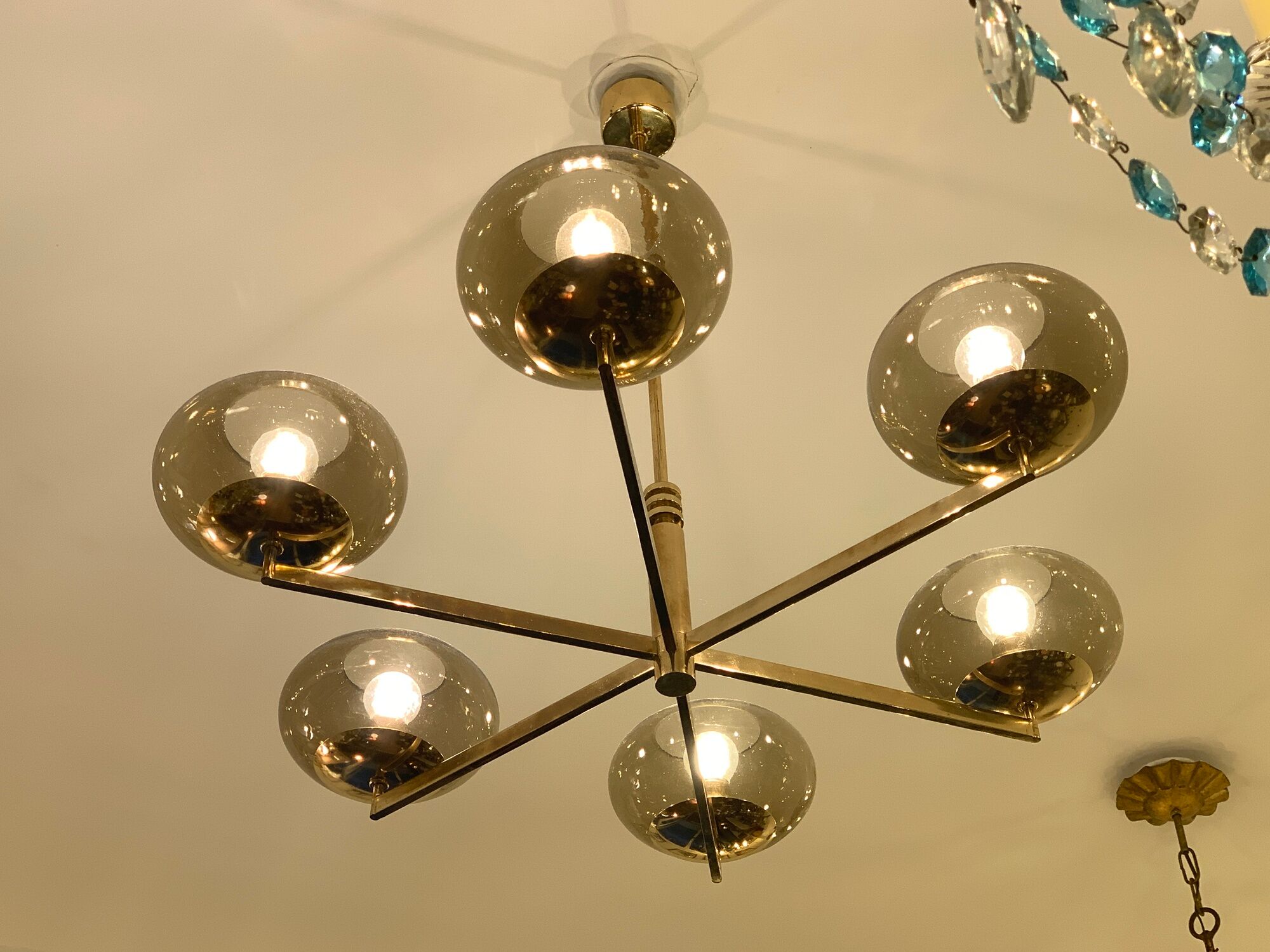 Italian Sciolari chandelier in brass, 6 burners with smoked glass, 1970