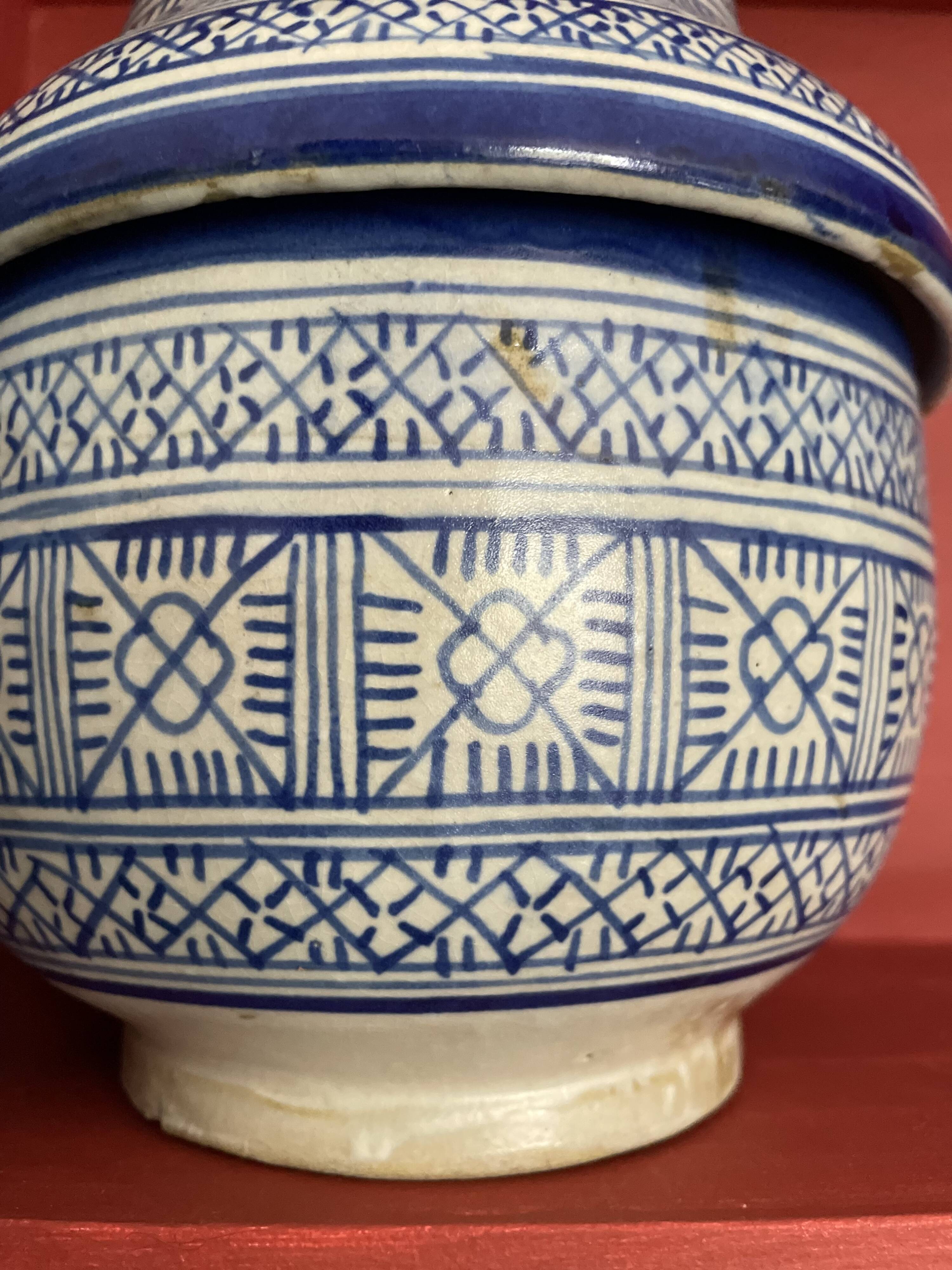 Antique covered butter pot "jobbana" from Morocco, Fes, signed Serghini.