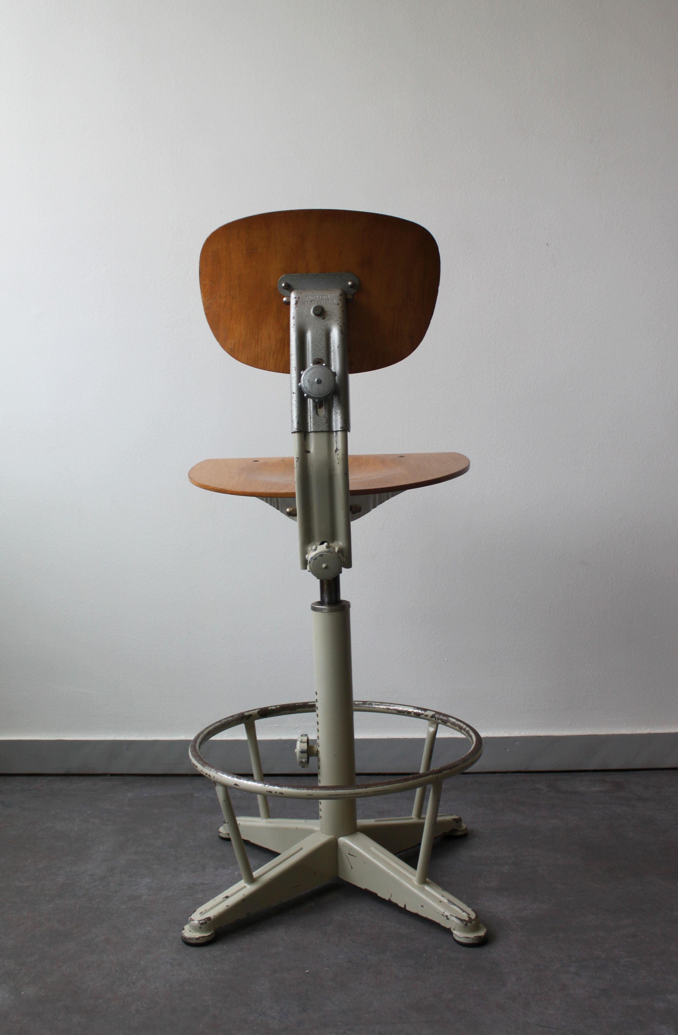 Adjustable architect's chair, Studio Brevets, 1960.
