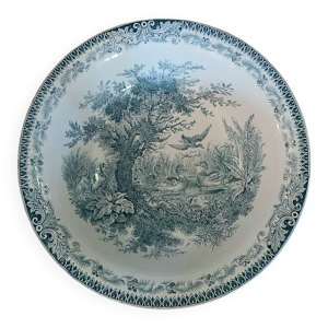 plat ancien en terre